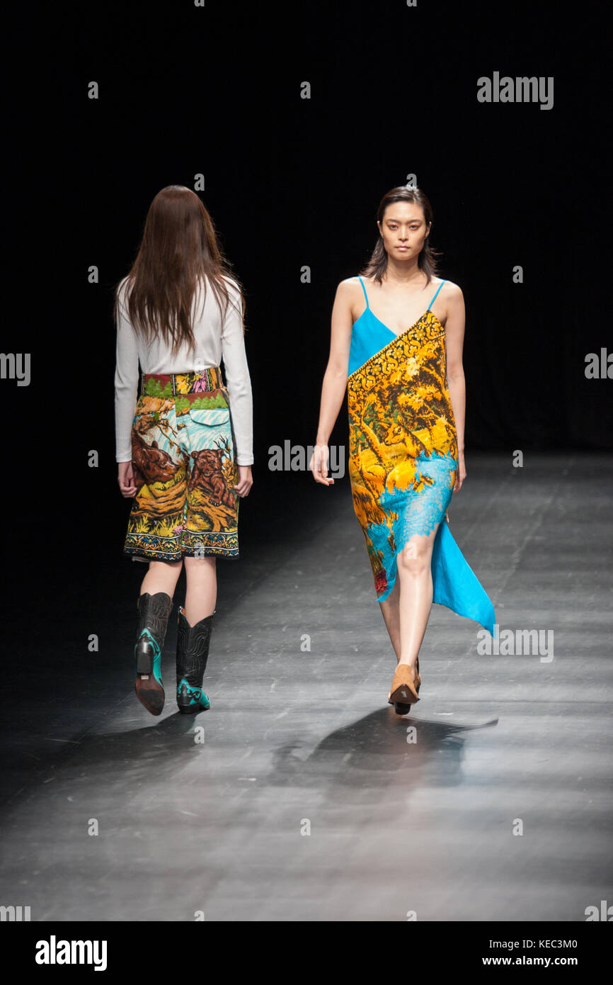 Tokyo, Giappone. Xix oct, 2017. 2017/10/19 tokyo, amazon la settimana della moda di Tokyo 2018 s/s marca, moda asiatica incontra Thailandia designer, jirawat (foto di Michael steinebach/aflo) Credito: aflo co. ltd./alamy live news Foto Stock