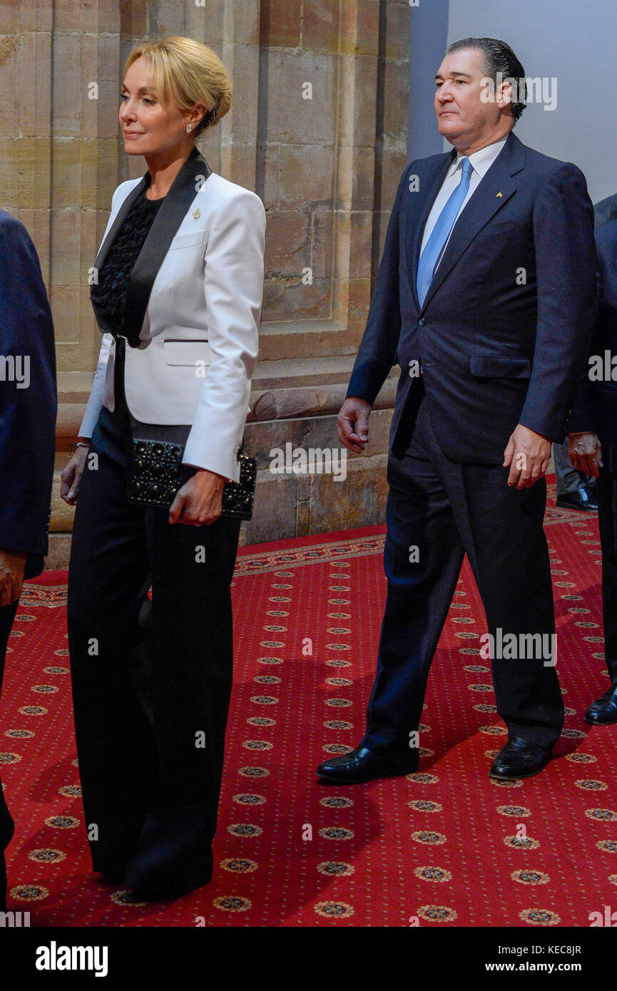 Oviedo, Spagna. 20 ottobre 2017. Esther Alcocer Koplowitz e Pablo Santos Tejedor durante un'udienza con i presidenti della giuria, i membri dei consigli di amministrazione e Fundation Princess delle Asturie, e il premiato con il Princess of Asturias Awards 2017 a Oviedo venerdì 20 ottobre 2017 Credit: Gtres Información más Comuniación on line, S.L./Alamy Live News Foto Stock