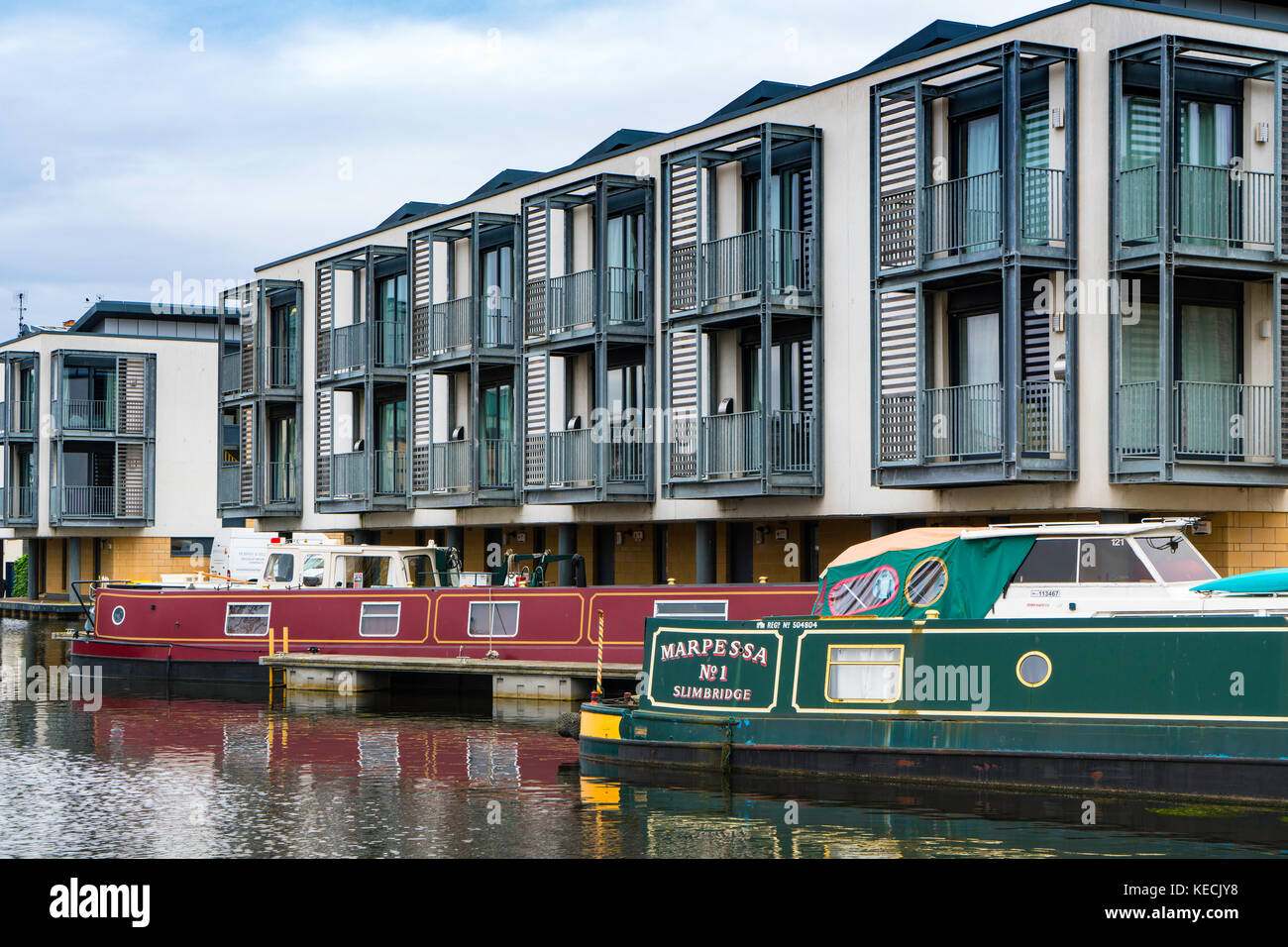Appartamenti moderni costruiti accanto a Union Canal a Fountainbridge a Edimburgo, Scozia, Regno Unito. Foto Stock