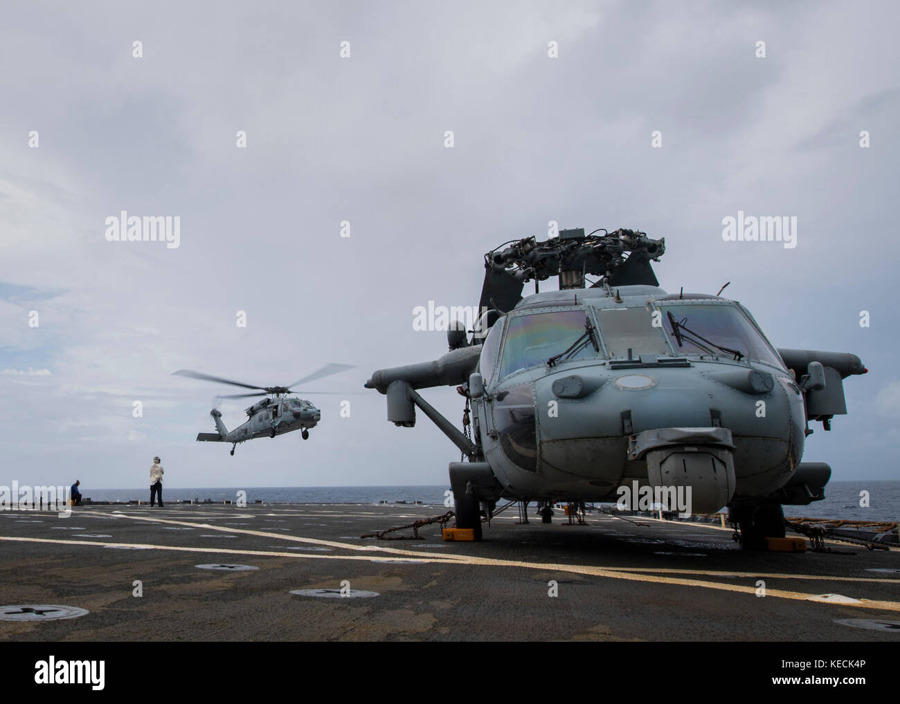 MH-60S Seahawk con ripiegato lame Foto Stock