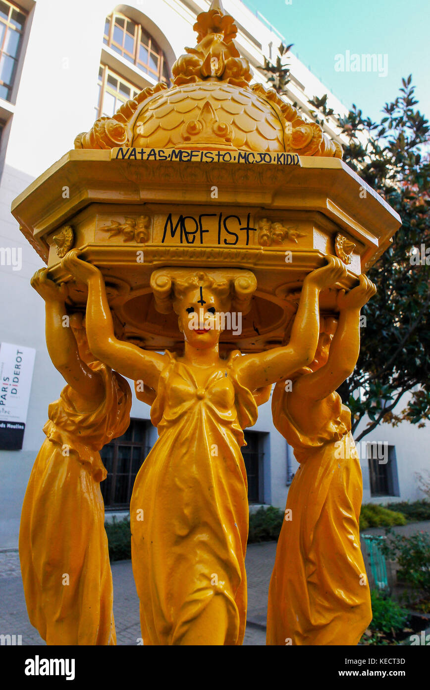 Fontana di Yellow Walace, 13° distretto, Parigi, Francia Foto Stock