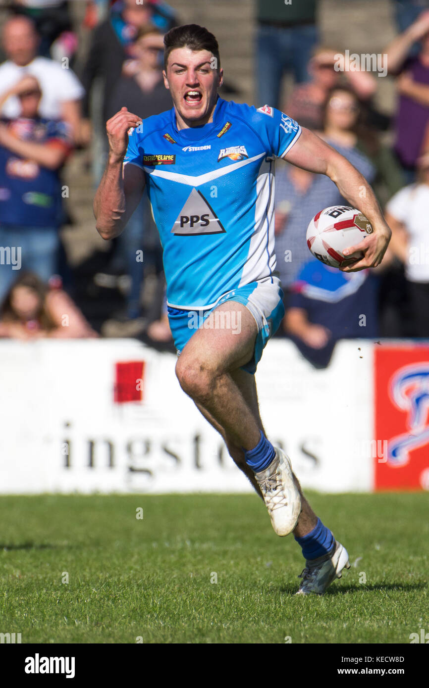 Rugby League player shane massimo giocando sul parafango per barrow raider in supers 8's della kingstone premere la lega 1 contro keighley cougars. Foto Stock