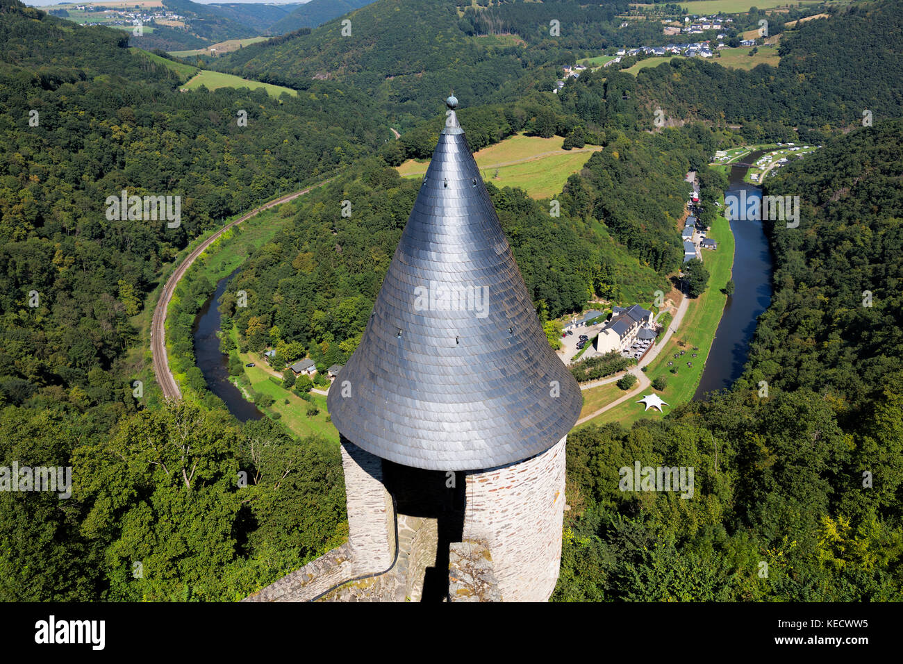 La vista dal castello di bourscheid sopra la valle Foto Stock