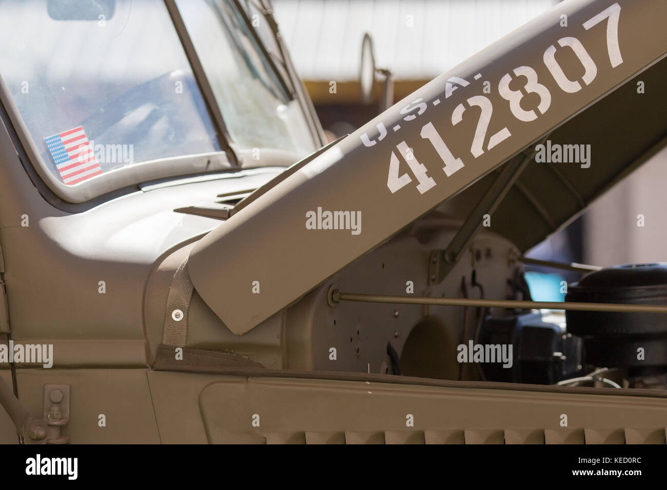Cassano Magnago, Italia - 8 ottobre 2017: Cofano ha aperto un veicolo militare degli Stati Uniti d'America Foto Stock