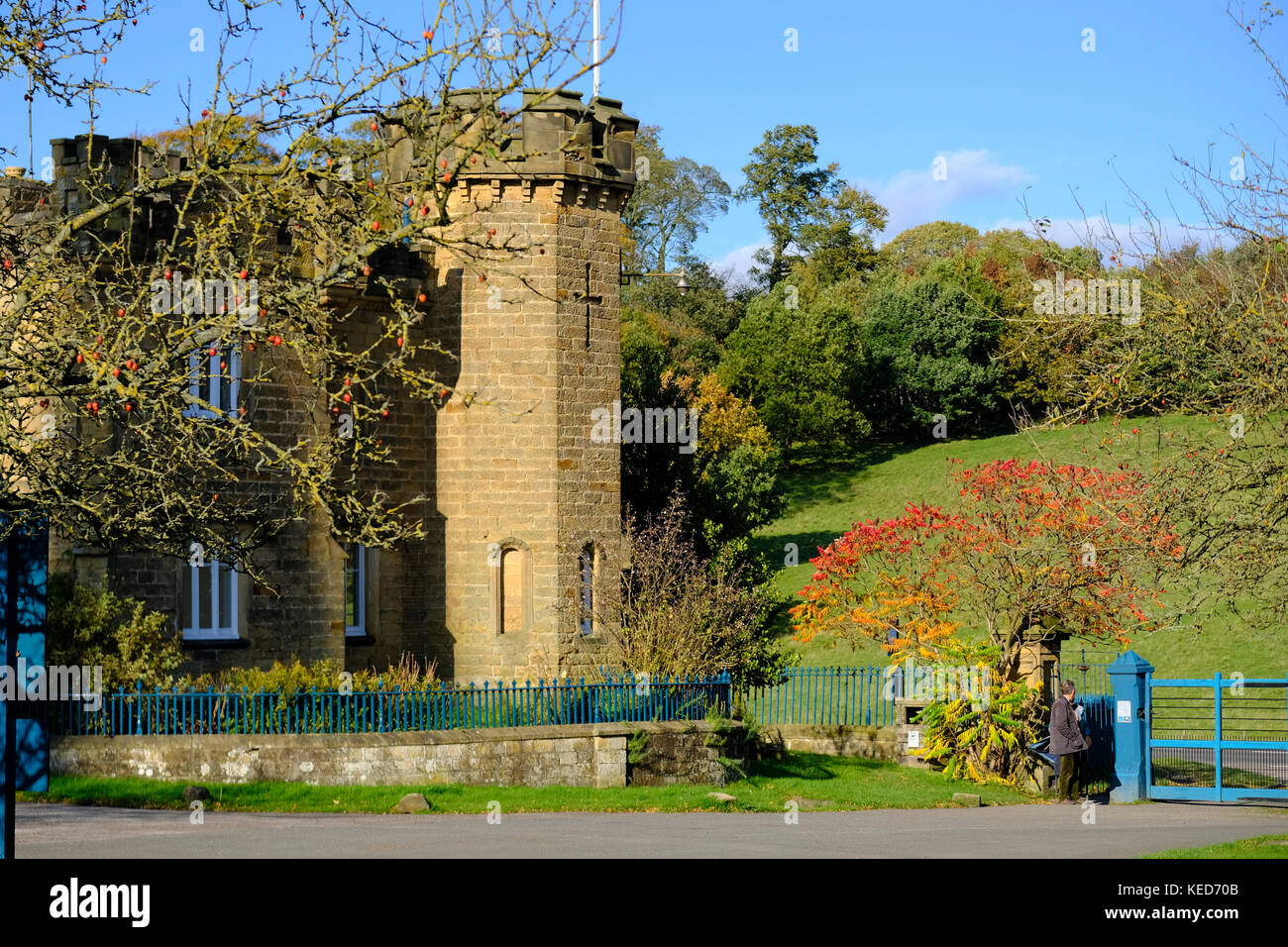 L'ingresso al grazioso villaggio di edensor nel Derbyshire. Foto Stock