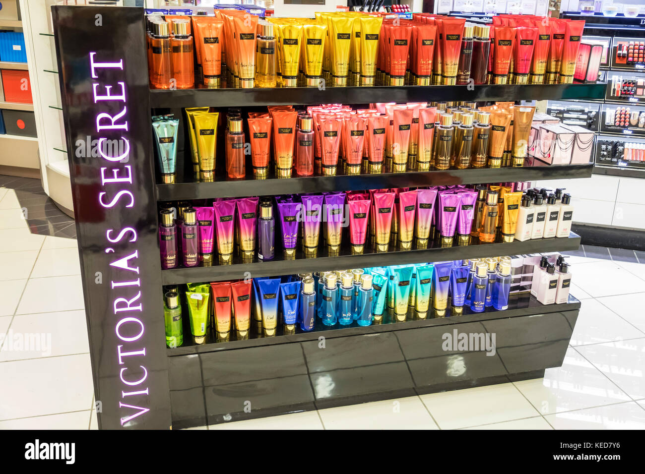 Miami Florida,mia,Miami International Airport,terminal,concessione,sundries,shopping shopper shopper shopping negozi mercato mercati mercato di acquisto vendere Foto Stock