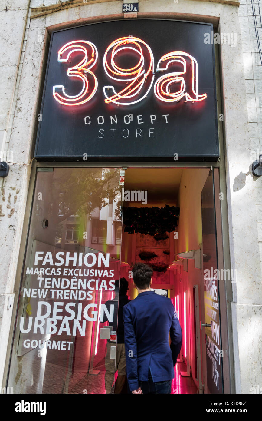 Lisbona Portogallo,39a Concept Store,shopping shopper acquirenti negozio mercati mercato mercato acquisti vendita, negozio al dettaglio negozi business Foto Stock Lisbona Portogallo,39a Concept Store,shopping shopper acquirenti negozio mercati mercato mercato acquisti vendita, negozio al dettaglio negozi business Foto Stock