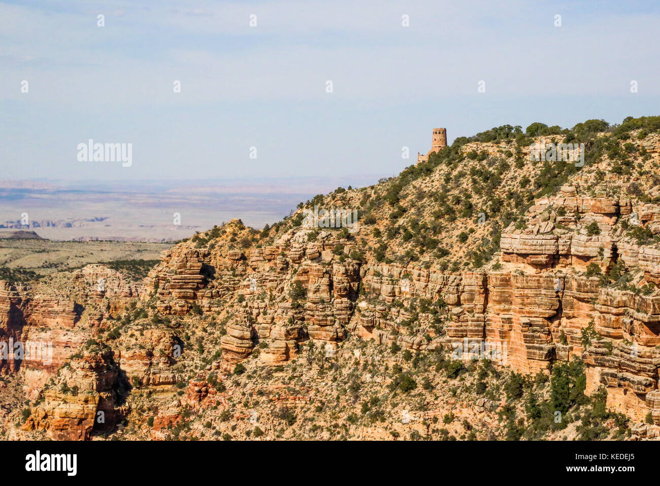 Vista dal bordo Sud del Grand Canyon. il deserto vista torre di avvistamento è in distanza Foto Stock