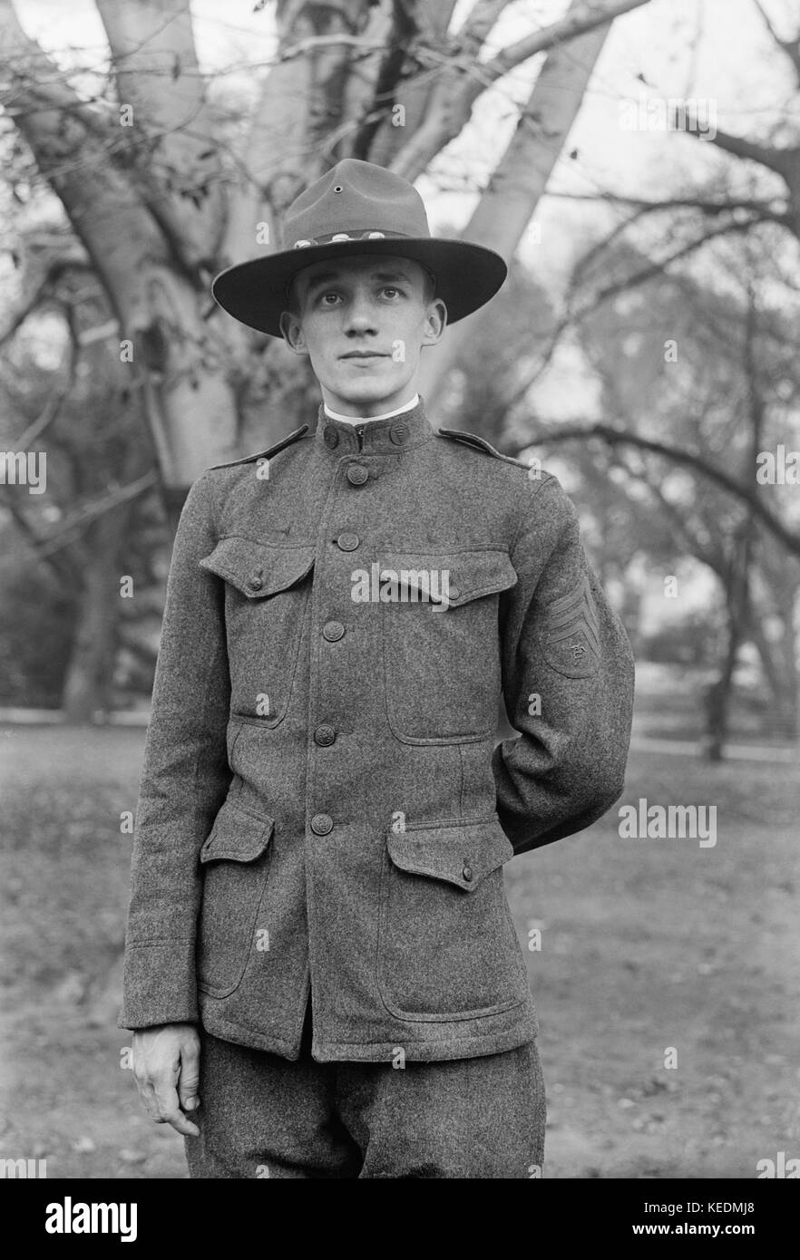 U.s signal corps sergente dell'esercito in uniforme,ritratto,Stati Uniti d'America,Harris & ewing,1916 Foto Stock