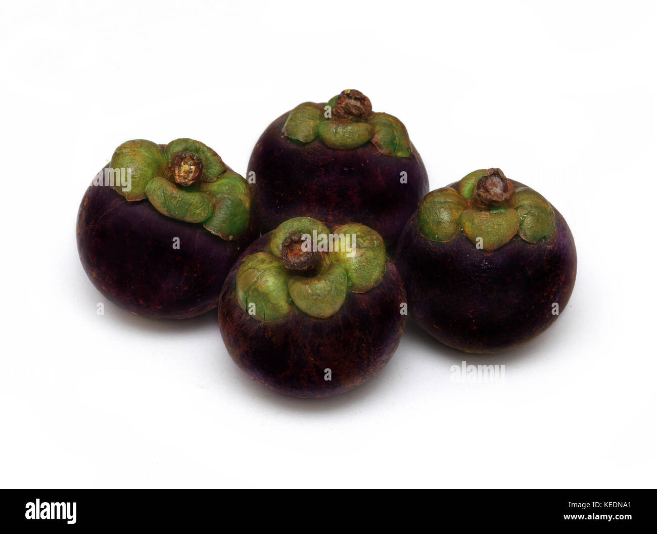 Fresche e mature mangosteen frutta su sfondo bianco Foto Stock