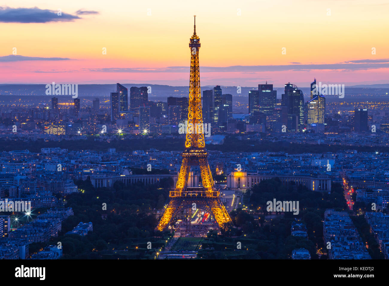 Parigi, Francia - 14 Maggio 2014: Eiffel Tower con prestazioni di luce show di Parigi, Francia. Foto Stock