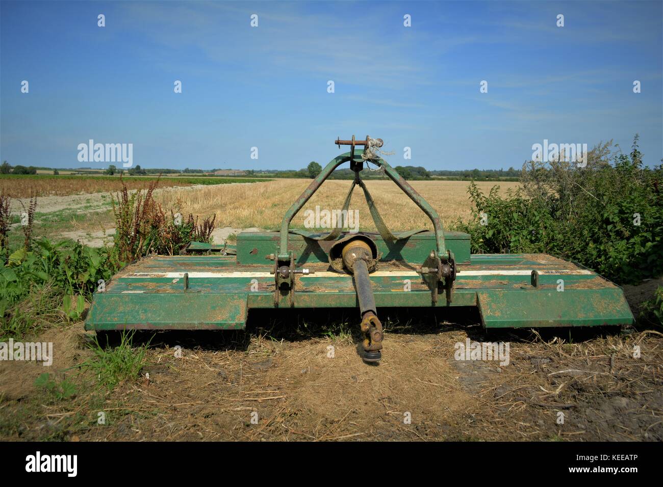 Green Farm macchina in attesa accanto al campo per uso Foto Stock