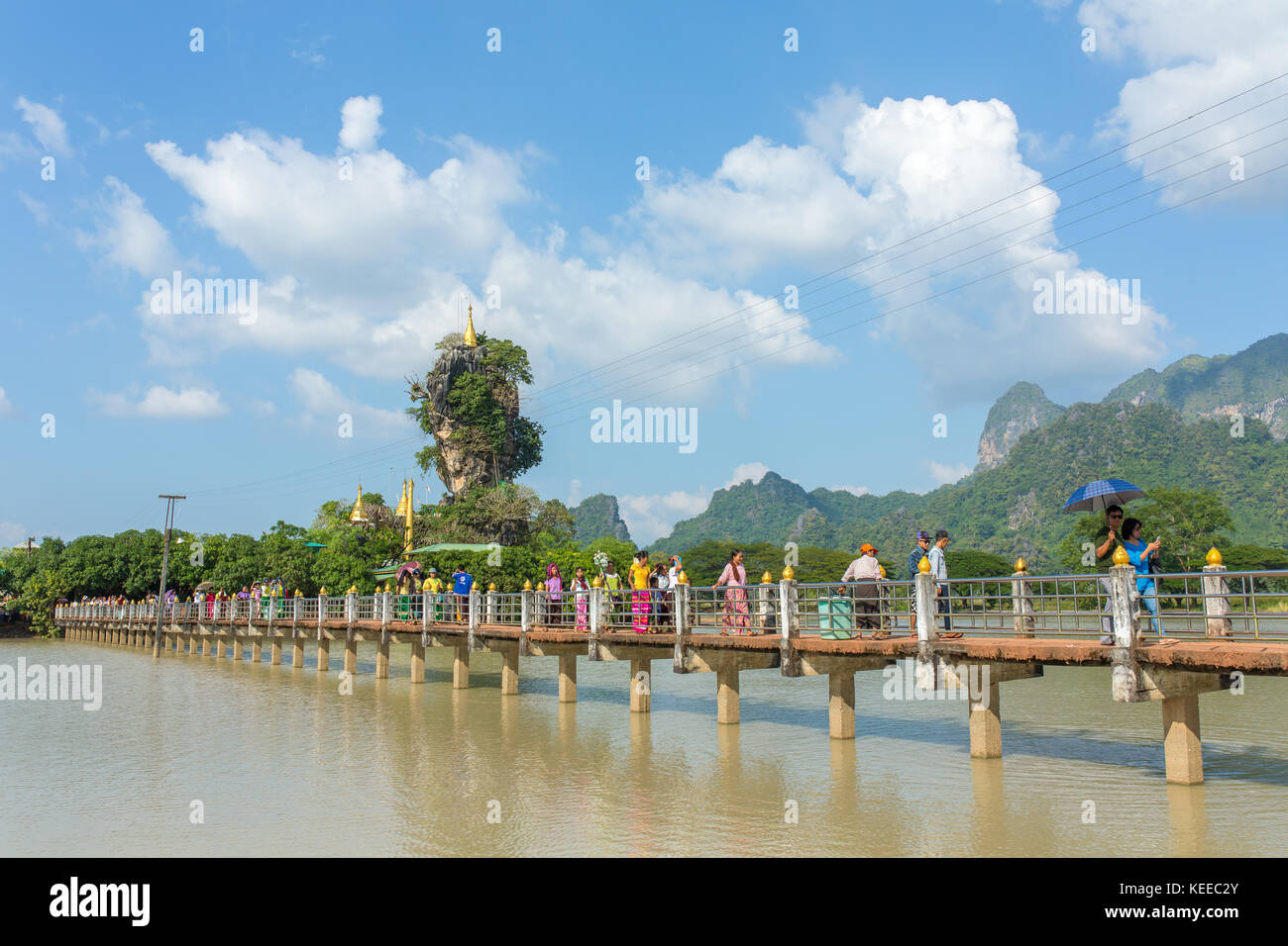 Bella kyauk buddista kalap pagoda di Hpa-an, Myanmar. Foto Stock