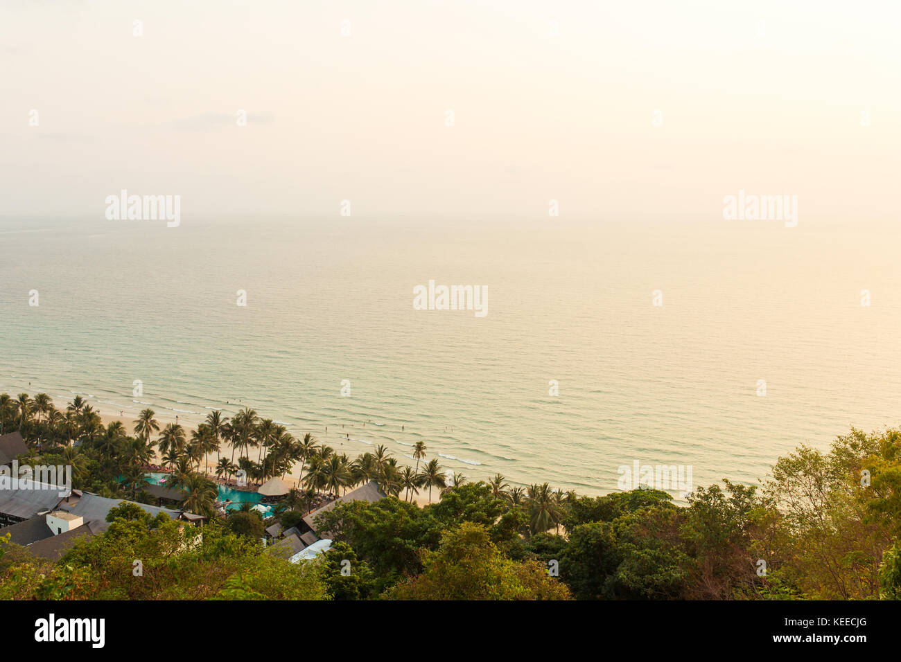 Punto di vista splendido scenario della costa tropicale di Koh Chang, trat, Thailandia. Foto Stock