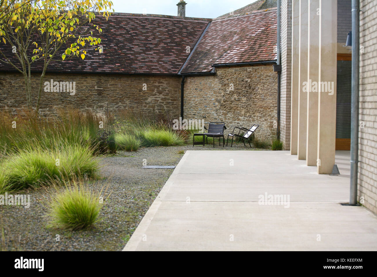 Giardino con cortile a Hauser & Wirth, Bruton, Somerset Foto Stock