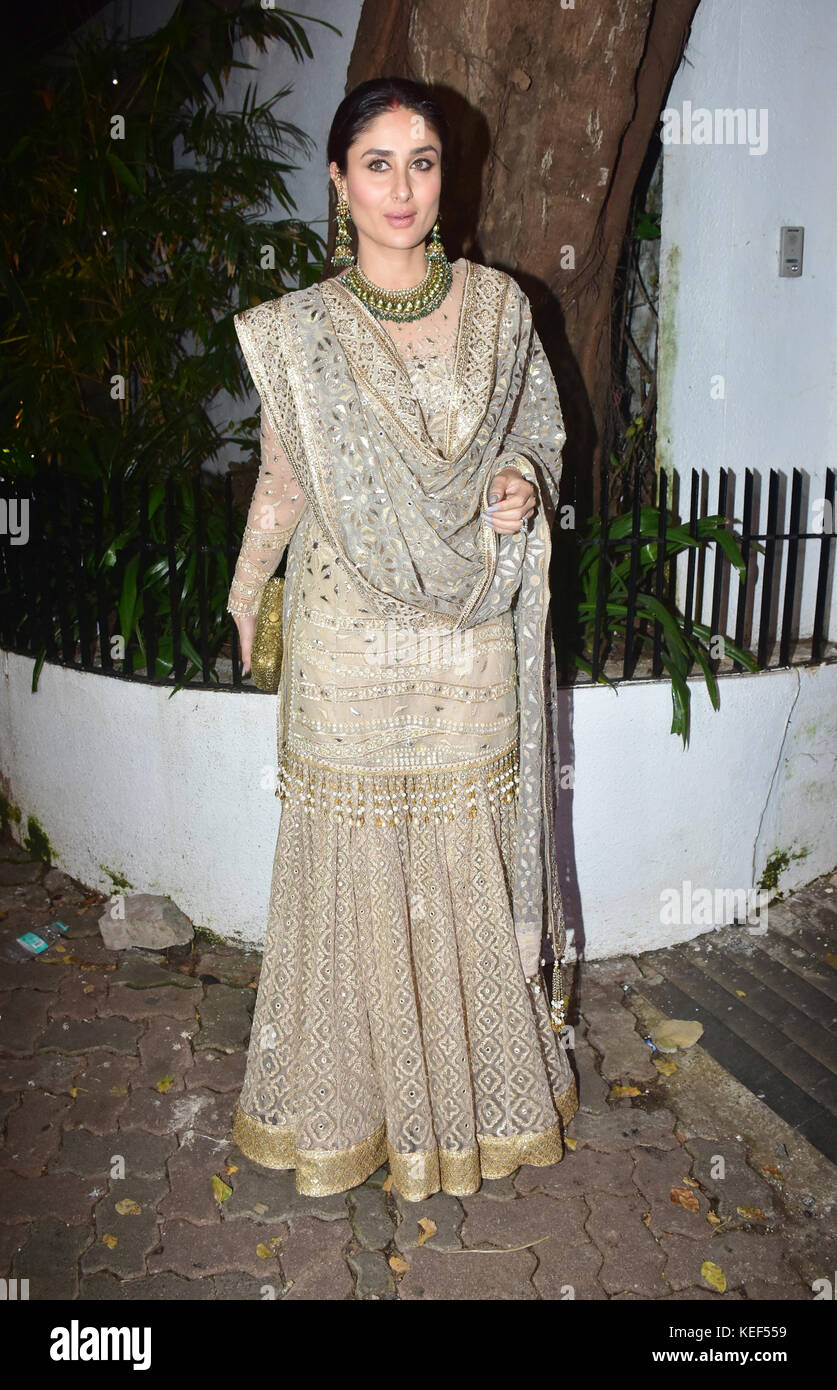 Mumbai, India. Xix oct, 2017. indian film attrice kareena kapoor khan frequentare la AAMIR KHAN's diwali partito al suo recidency a Bandra, mumbai credito: azhar khan/alamy live news Foto Stock