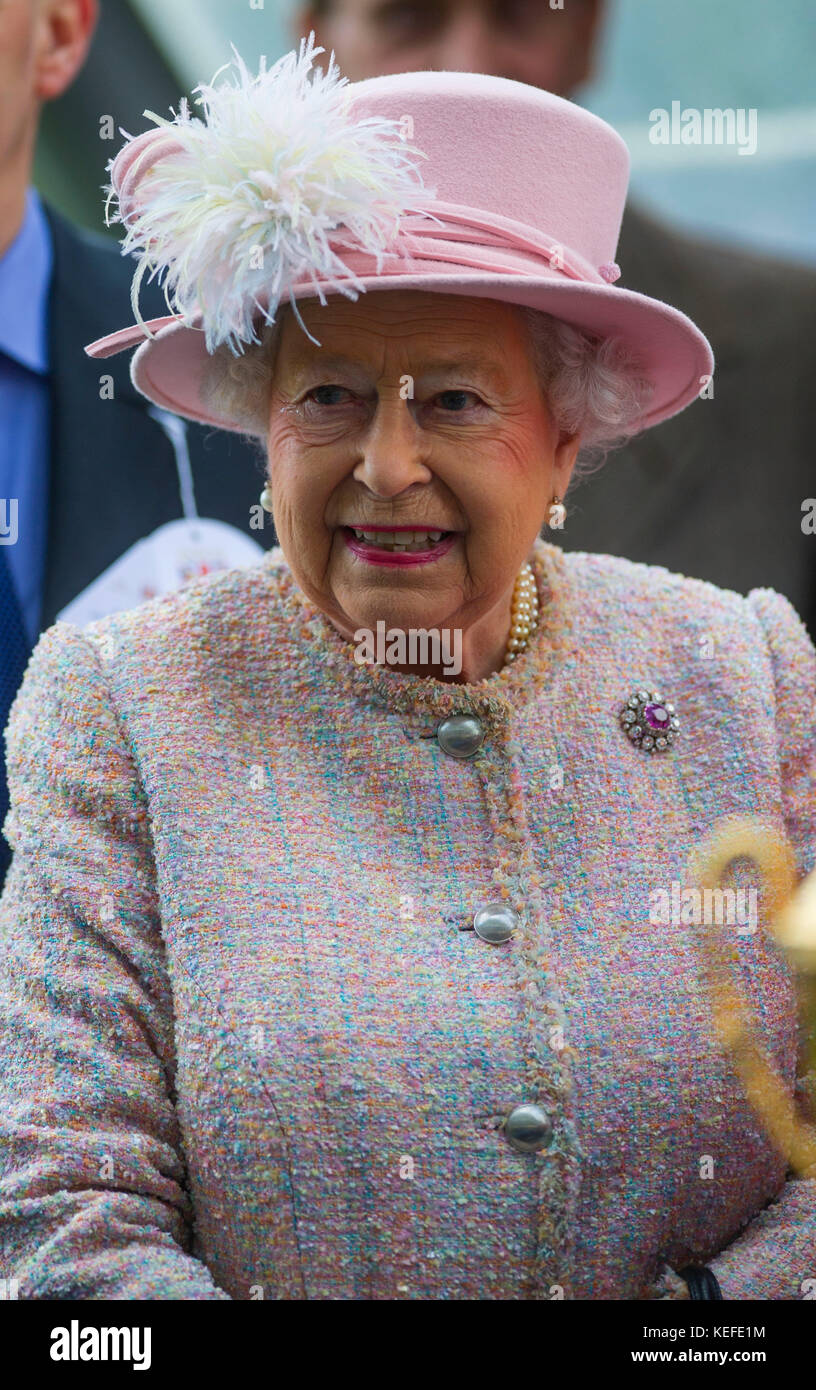 Ascot, Regno Unito. Xxi oct, 2017. Sua Maestà la Regina Elisabetta a Ascot gare su Qipco Champions giorno. Credito: John Beasley/Alamy Live News Foto Stock