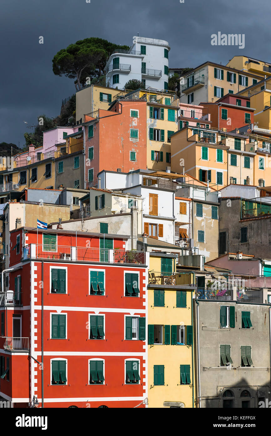 L'affascinante architettura nel borgo di Riomaggiore, cinque terre Liguria, Italia. Foto Stock