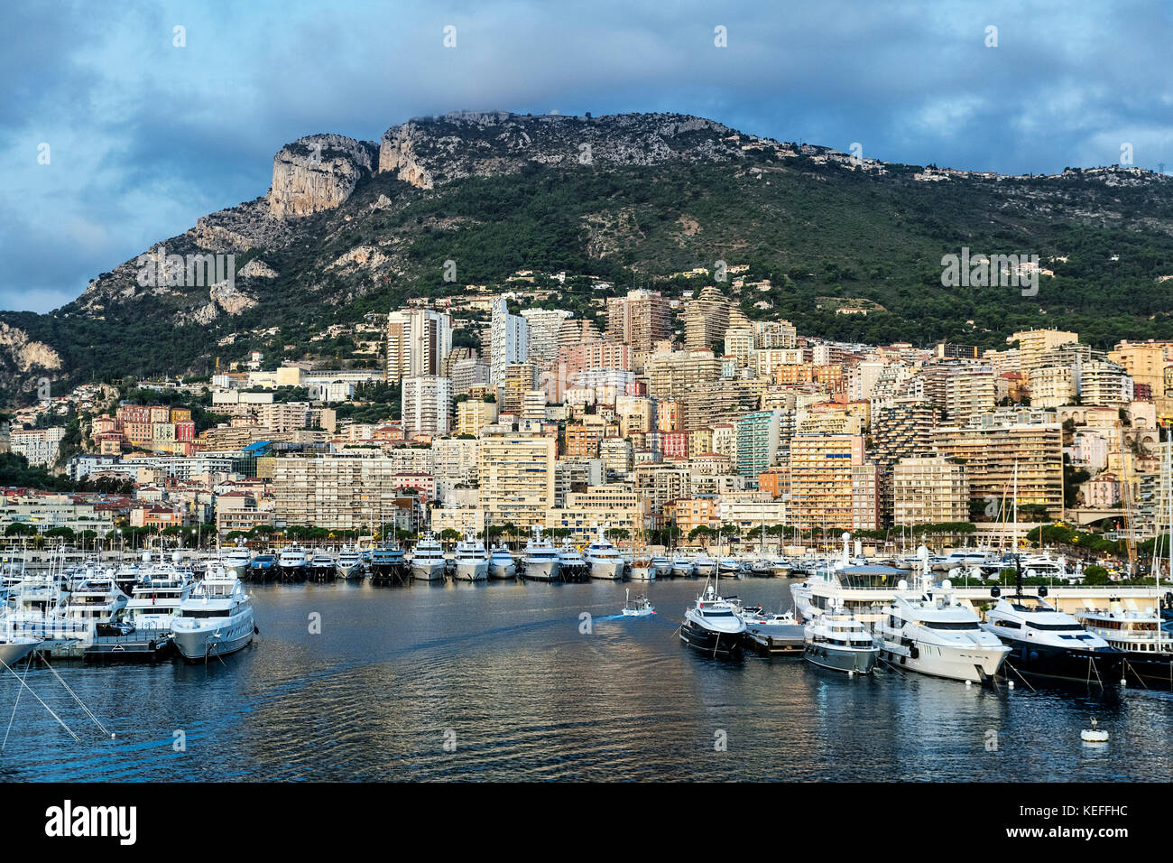 Yacht ormeggiati in porto ercole, monaco. Foto Stock Yacht ormeggiati in porto ercole, monaco. Foto Stock