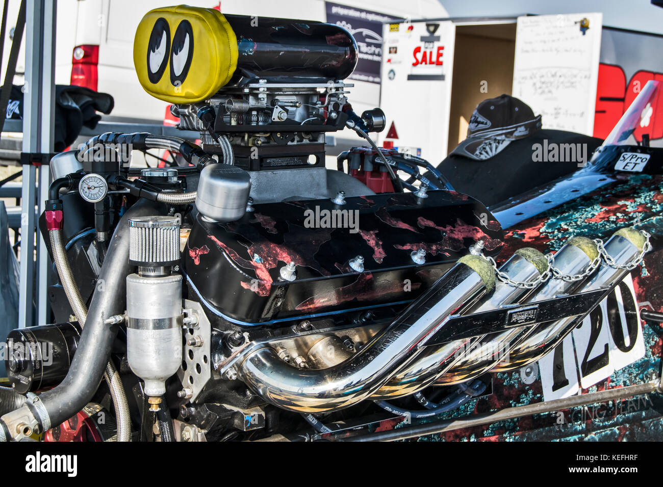 Una vista frontale del motore di un dragster auto al motor show in Italia  Foto stock - Alamy