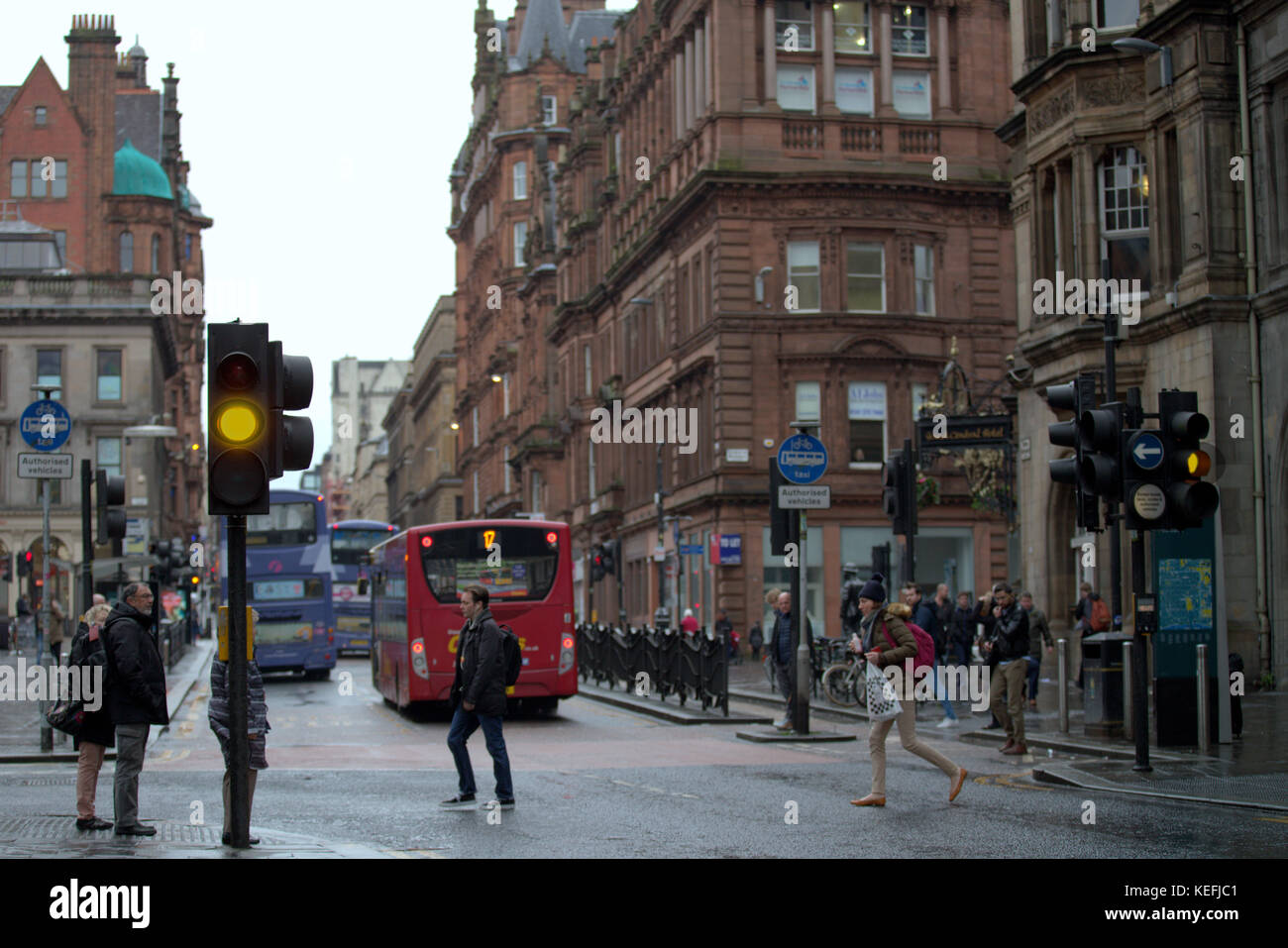 Il traffico pesante inquinamento hotspot fuori della stazione centrale di Hope Street, Glasgow, Regno Unito Foto Stock