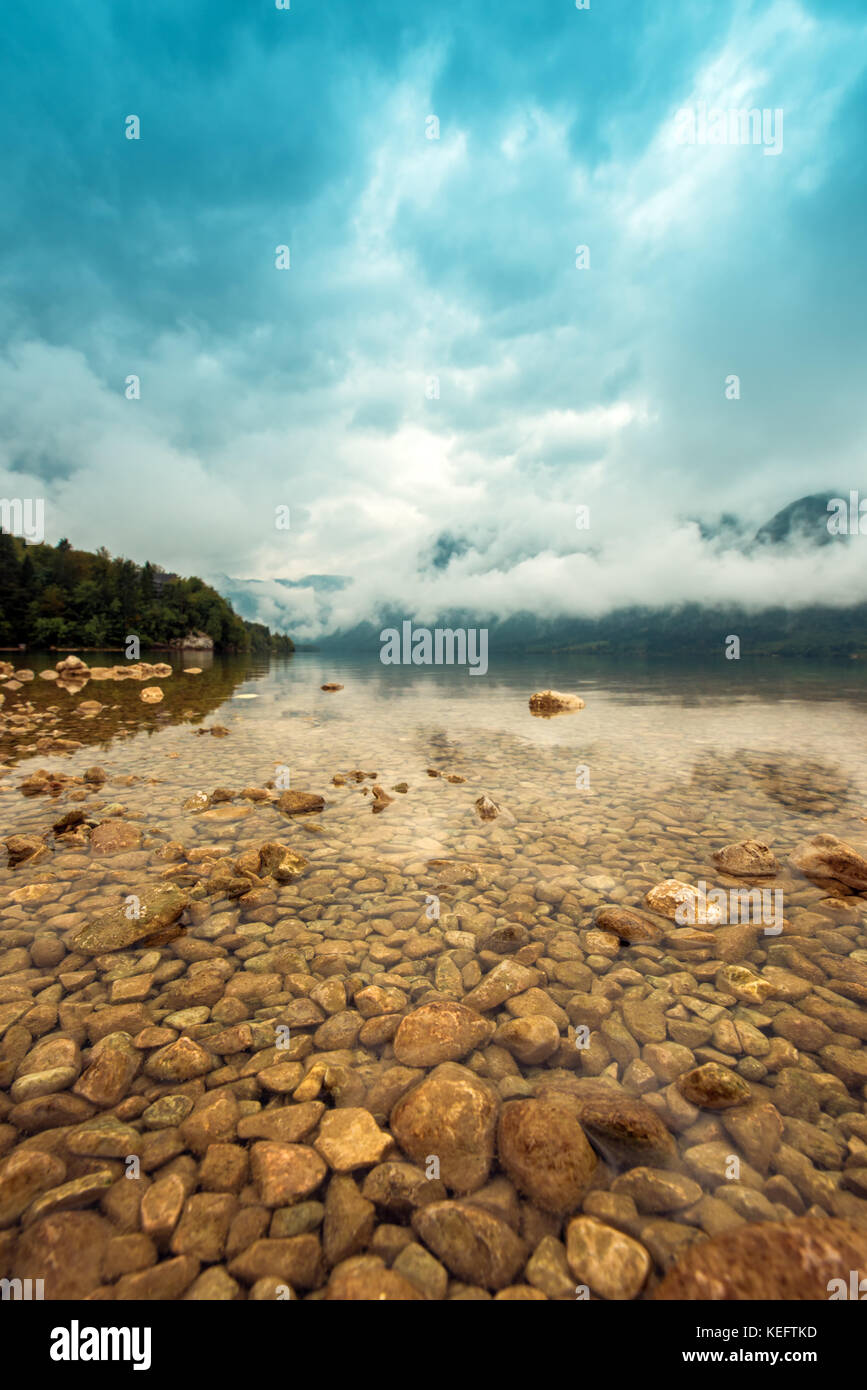Paesaggio autunnale presso il lago di Bohinj in Slovenia Foto Stock