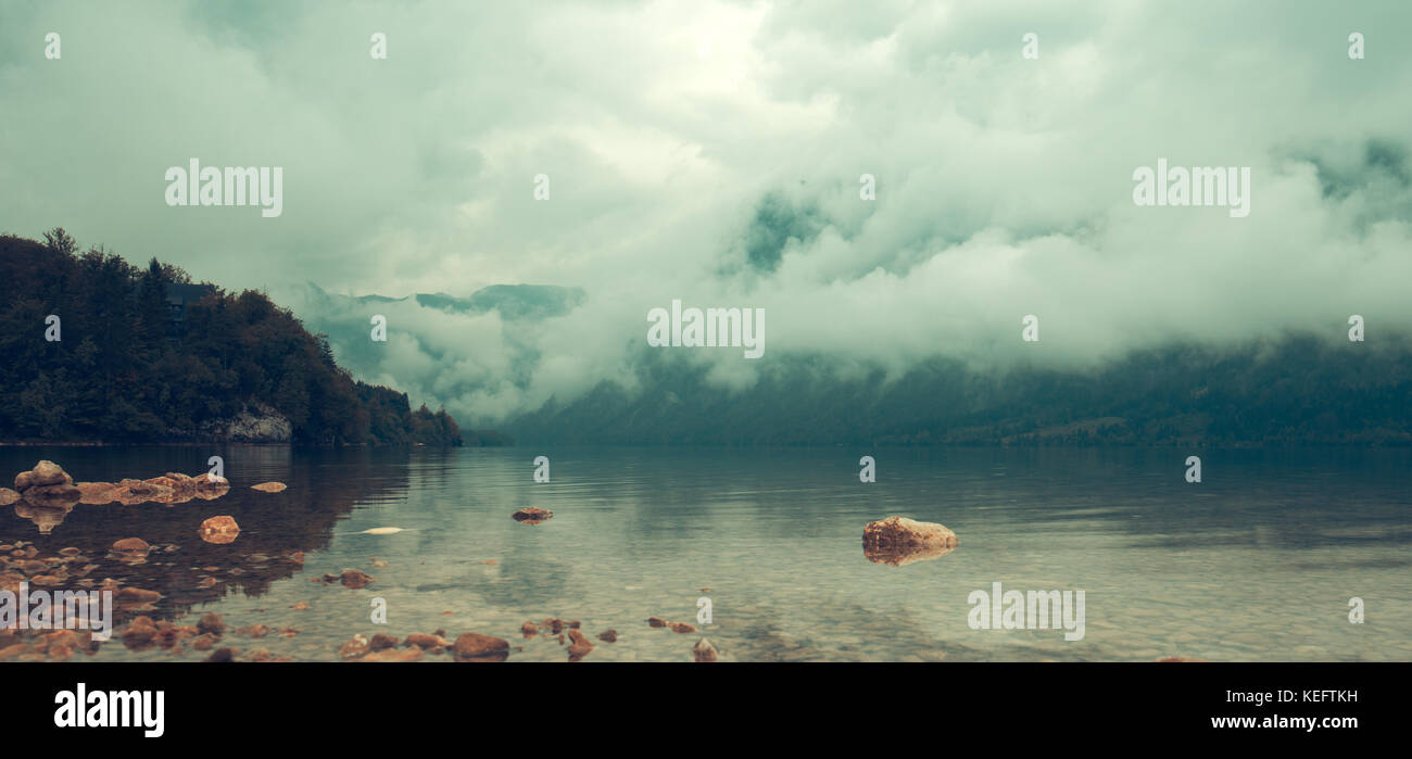 Paesaggio autunnale presso il lago di Bohinj in Slovenia Foto Stock