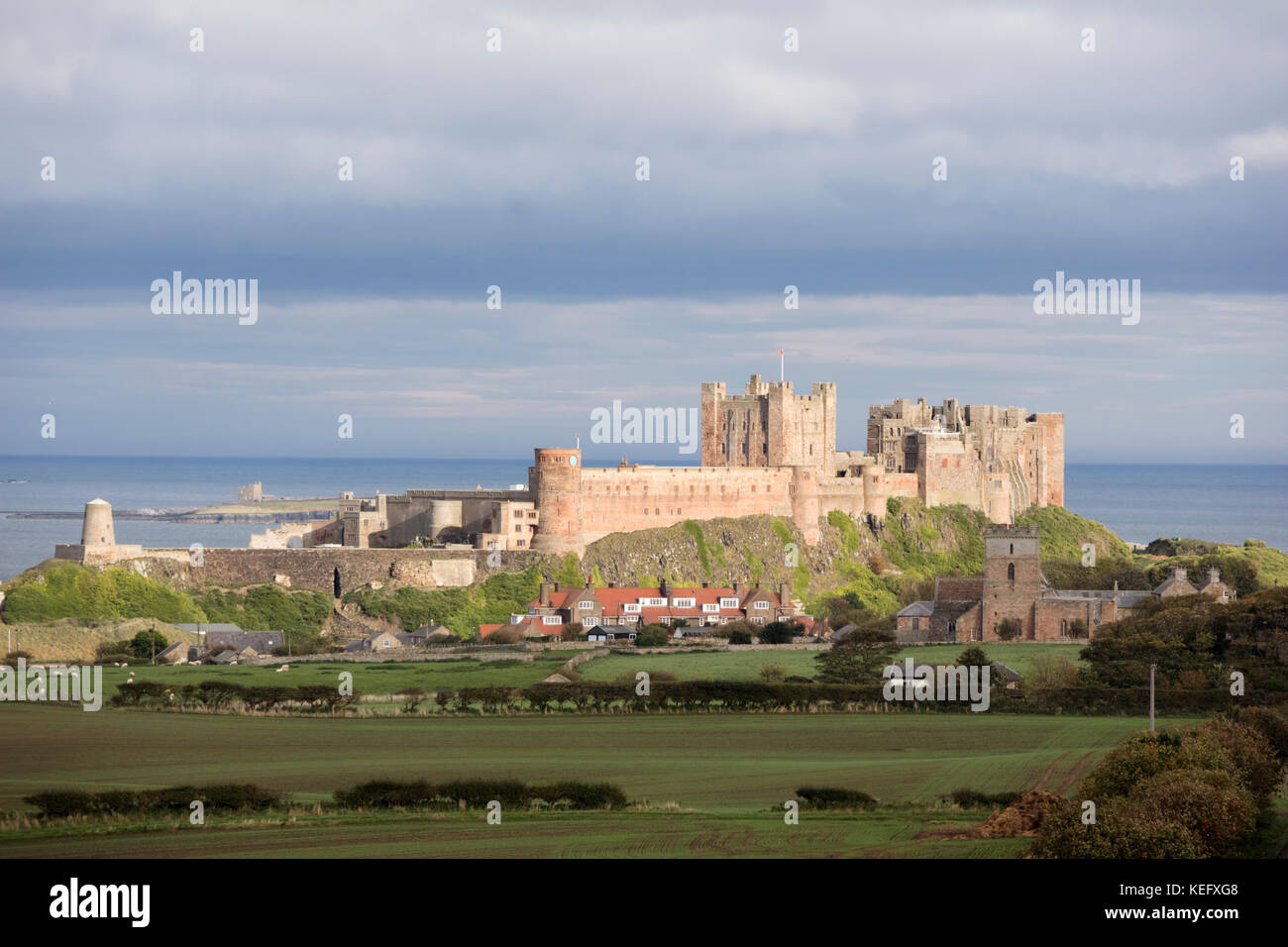 Il castello di Bamburgh, Bamburgh, Northumberland, England, Regno Unito Foto Stock