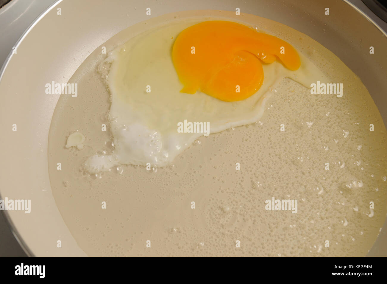 Friggere uova strapazzate foto Foto Stock