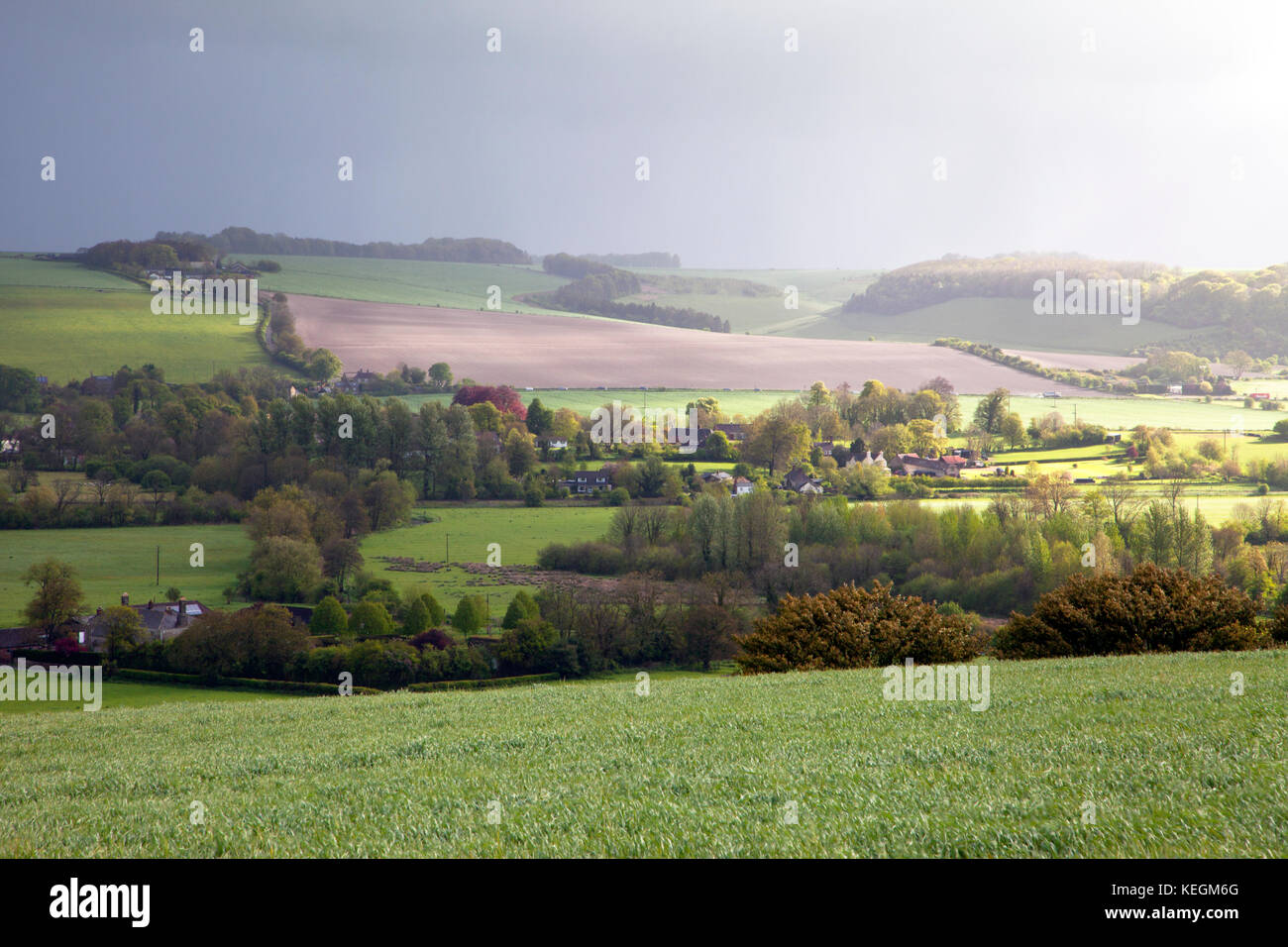 Una vista del wylye valley in upton lovell nel Wiltshire. Foto Stock