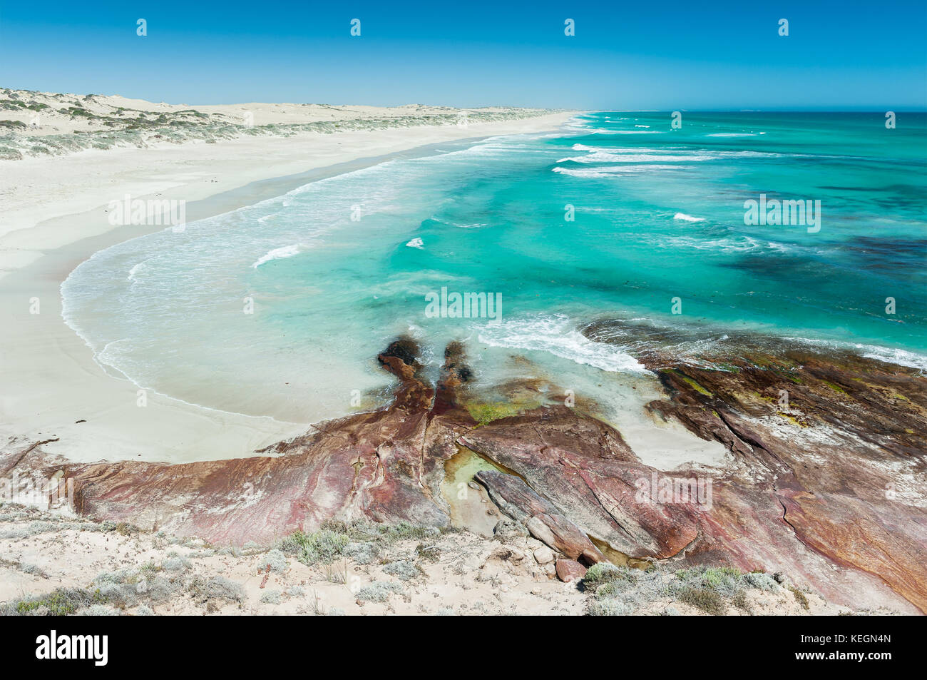 Oceano turchese a Talia Beach sulla penisola di Eyre. Foto Stock