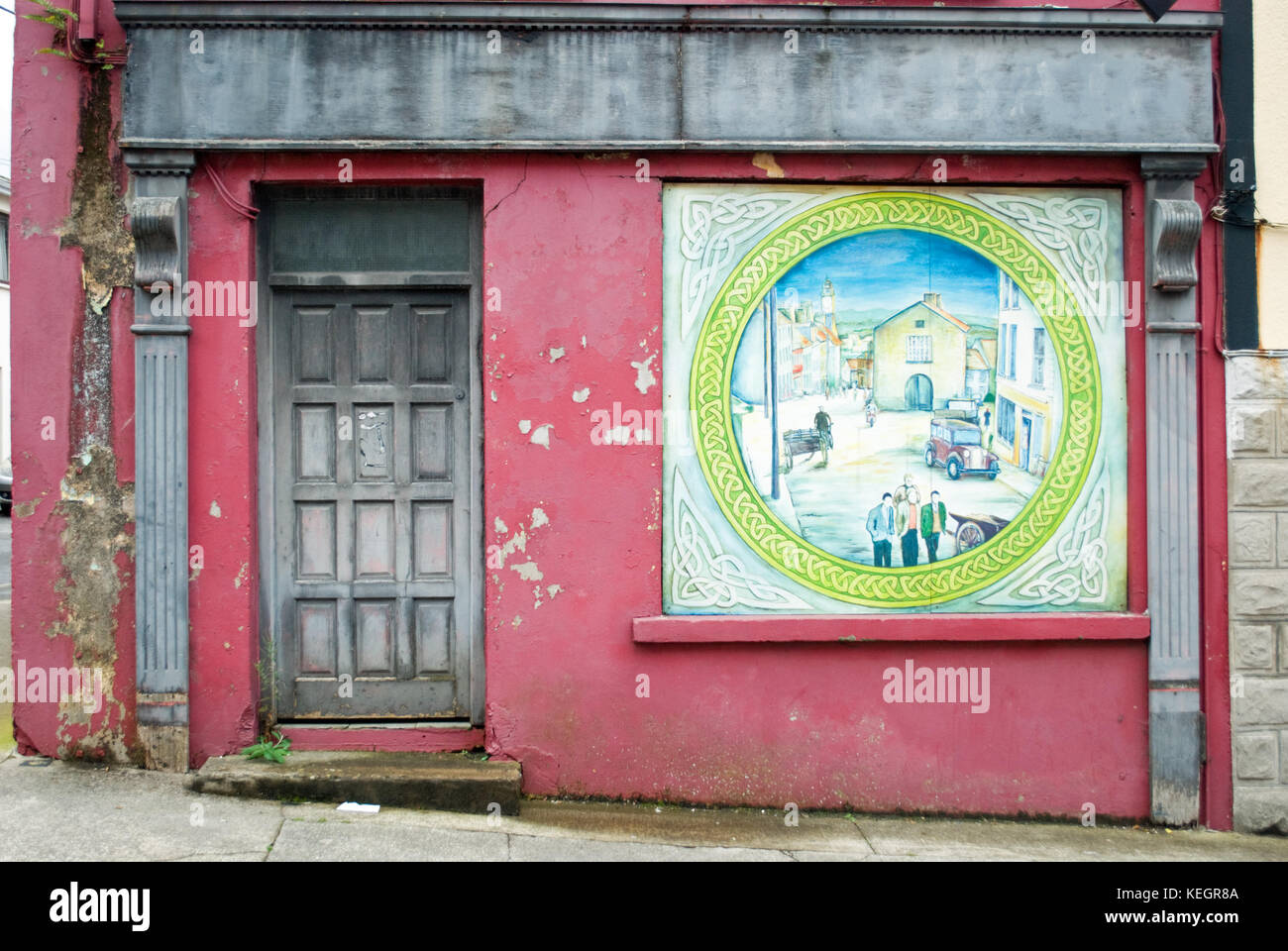 Abbandonato il vecchio pub di Ballyshannon, County Donegal Foto Stock
