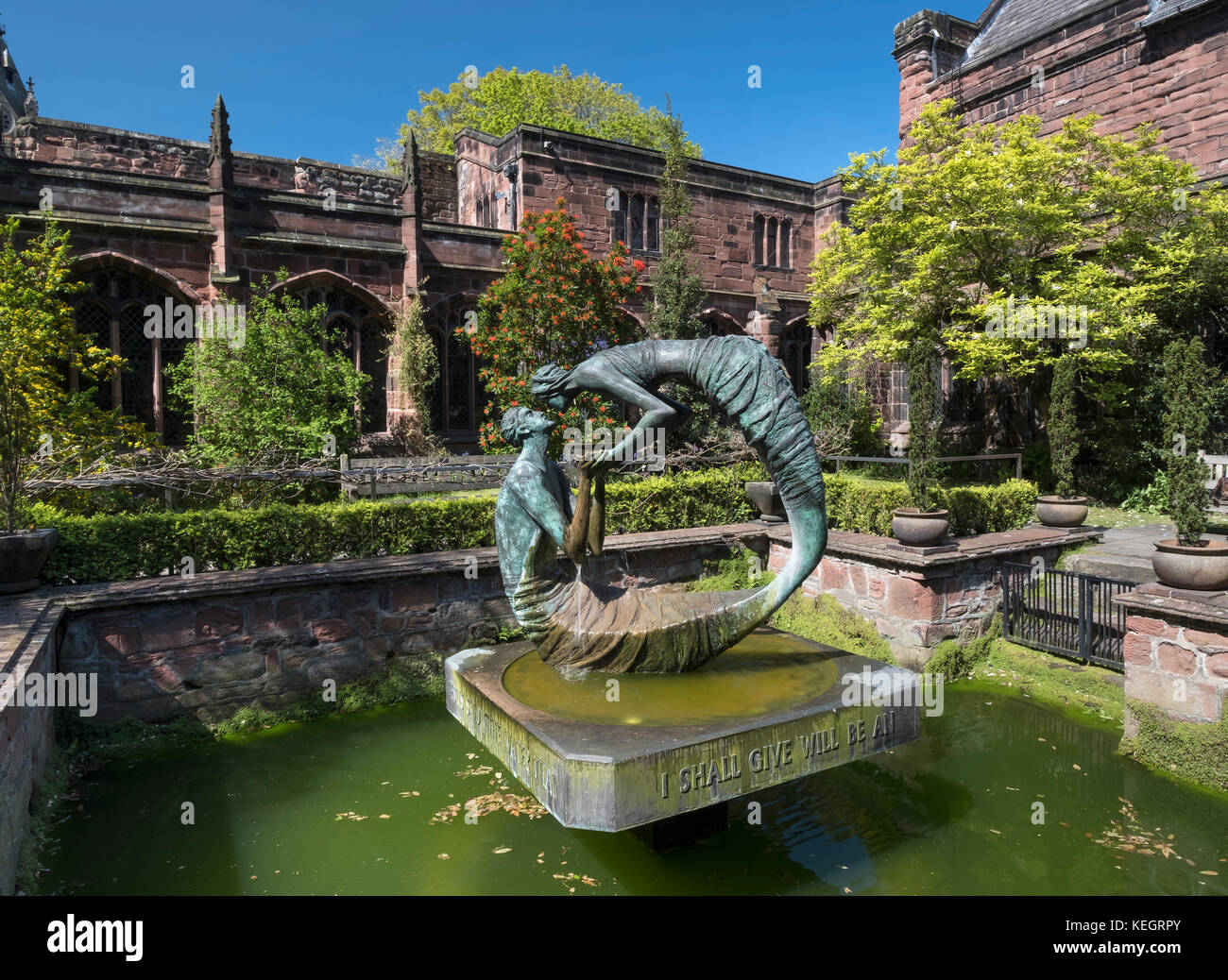 L'acqua della vita scultura, il Chiostro Garth, Chester Cathedral, Cheshire, Inghilterra, Regno Unito Foto Stock