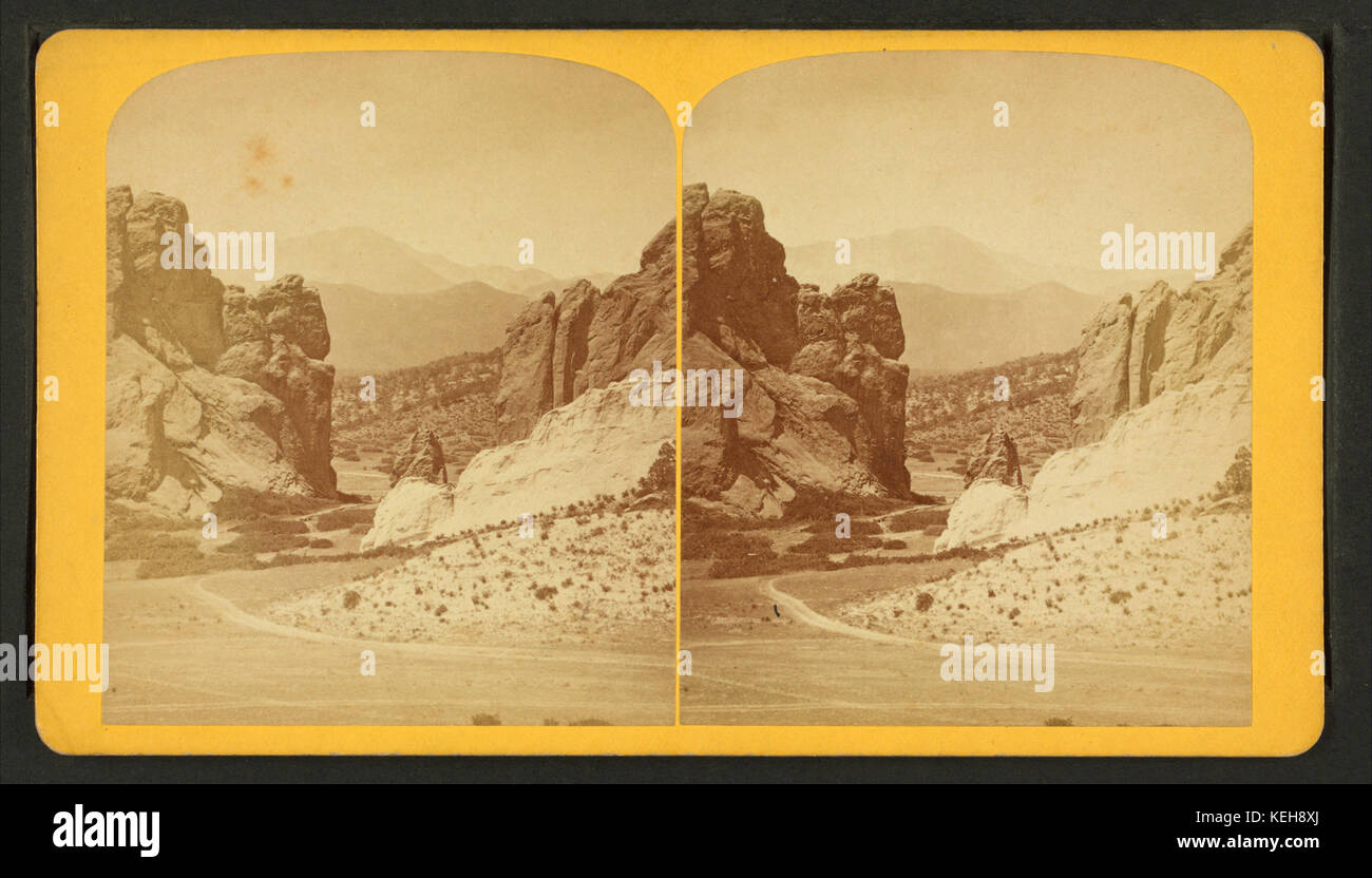 Giardino degli dèi. A cinque miglia da Colorado Springs. (Il Gateway, rocce 267 piedi alto e Pike Peak dieci miglia lontano.), da Gurnsey, B. H. (Byron H.), 1833 1880 Foto Stock