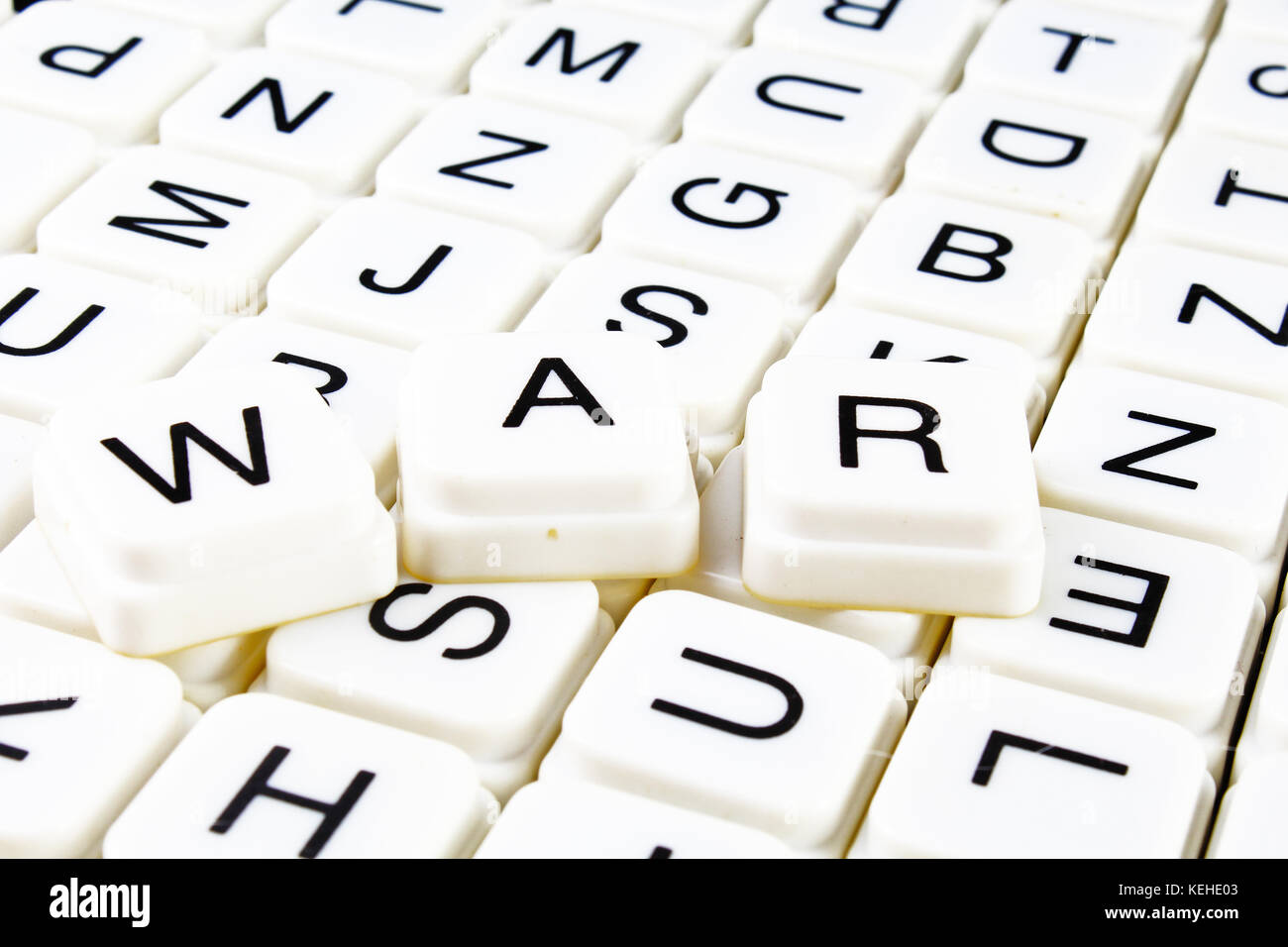 La guerra di testo parola cruciverba. Lettere dell'alfabeto blocchi texture di gioco dello sfondo. Foto Stock