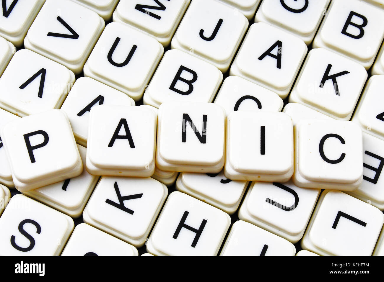 Il panico di testo parola cruciverba. Lettere dell'alfabeto blocchi texture di gioco dello sfondo. Foto Stock