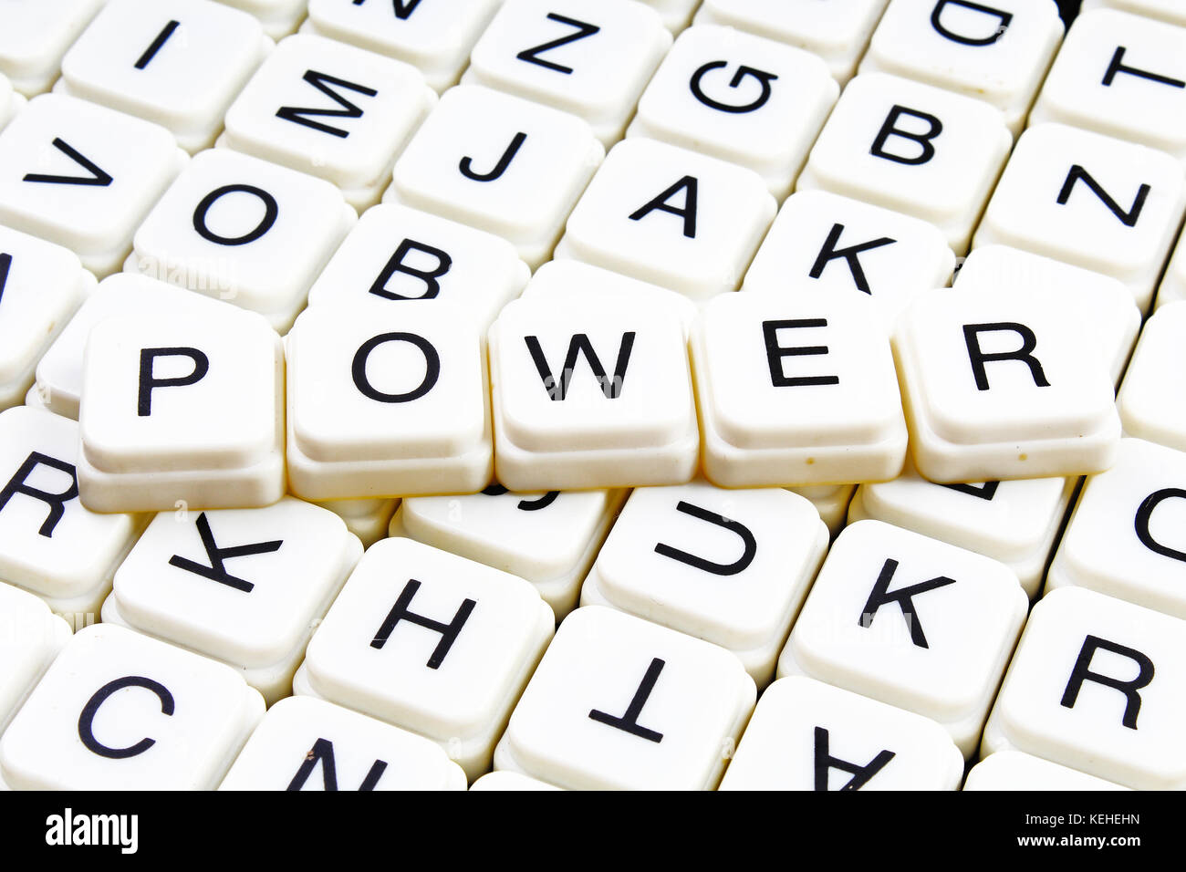 Il potere di testo parola cruciverba. Lettere dell'alfabeto blocchi texture di gioco dello sfondo. Foto Stock