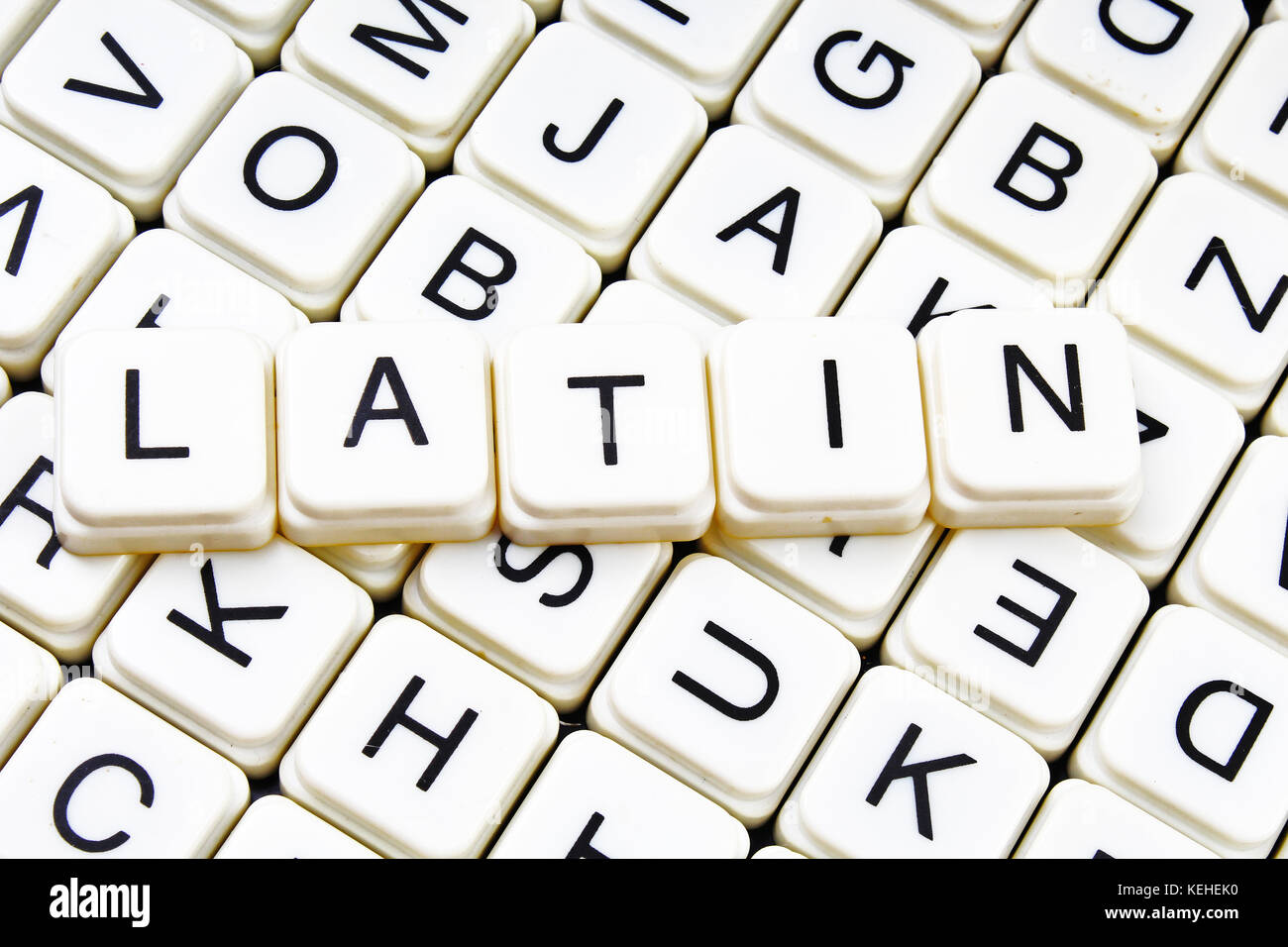 Testo latino parola cruciverba. Lettere dell'alfabeto blocchi texture di gioco dello sfondo. Foto Stock