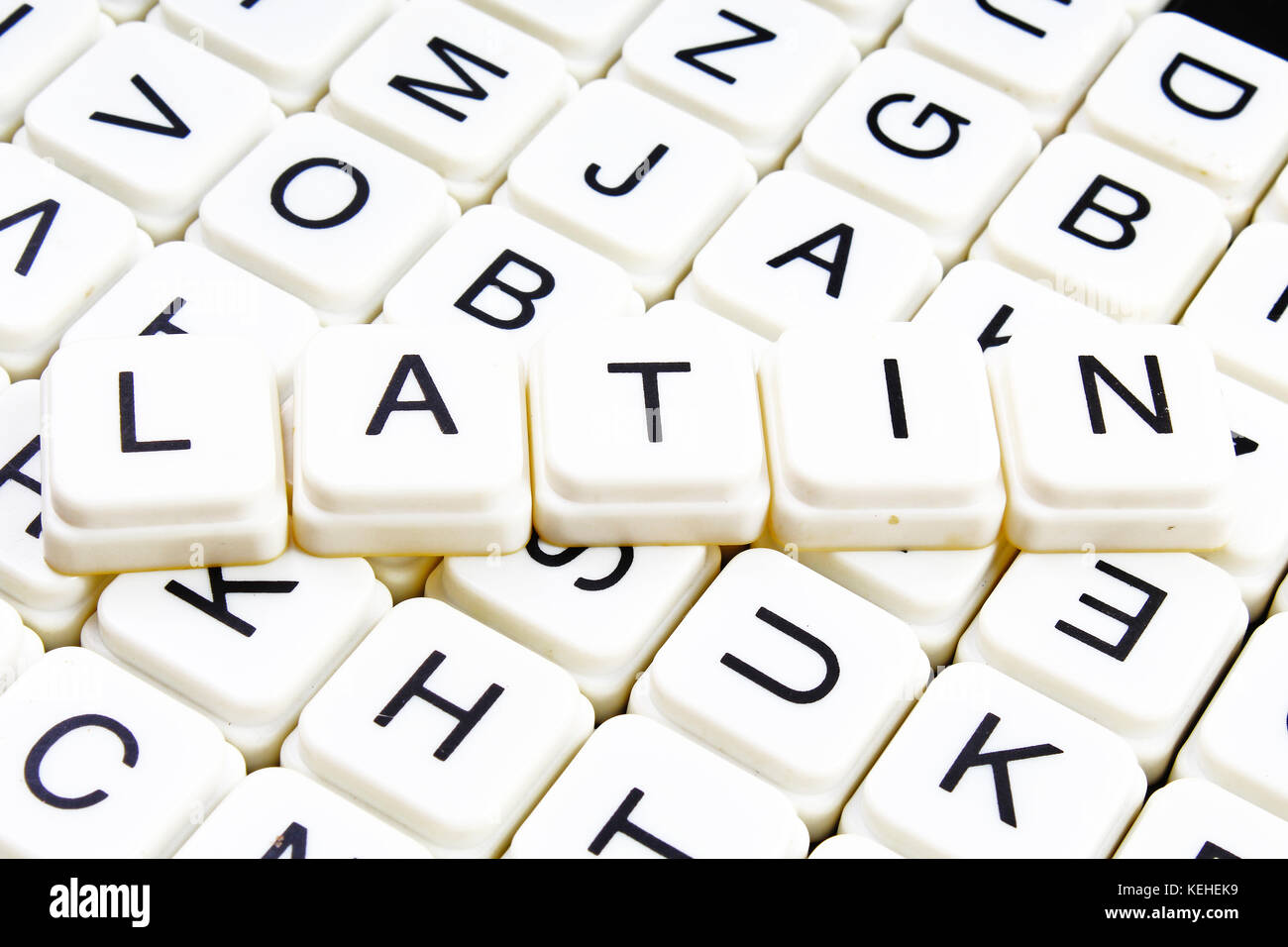 Testo latino parola cruciverba. Lettere dell'alfabeto blocchi texture di gioco dello sfondo. Foto Stock
