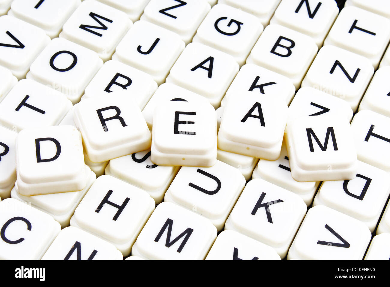 Sogno di testo parola cruciverba. Lettere dell'alfabeto blocchi texture di gioco dello sfondo. Foto Stock
