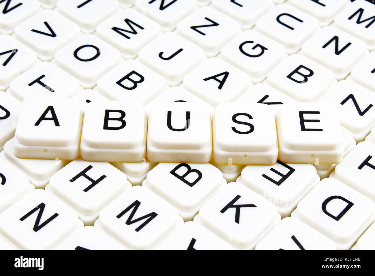 Abuso di testo parola cruciverba. Lettere dell'alfabeto blocchi texture di gioco dello sfondo. Foto Stock