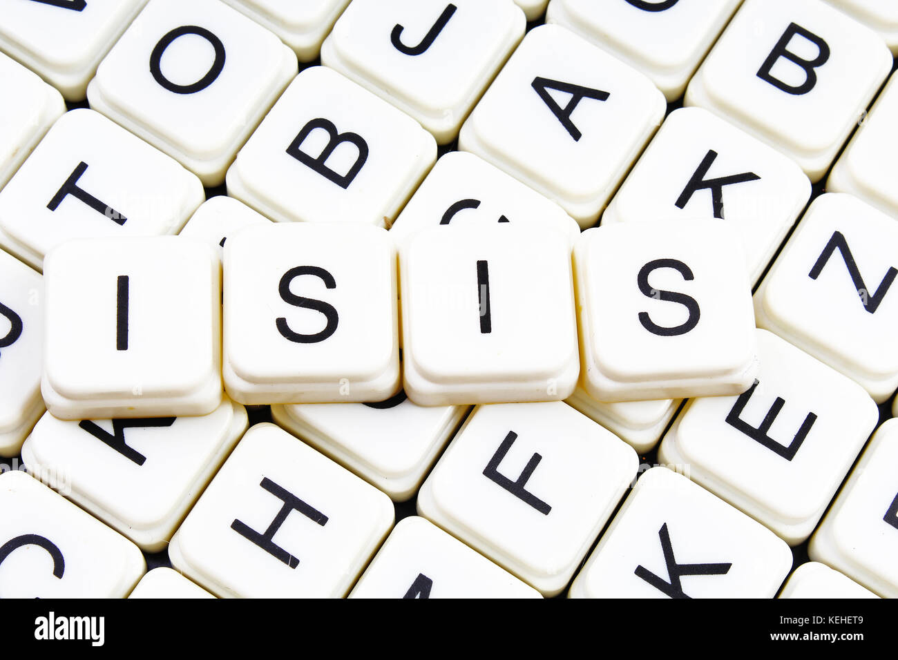 ISIS di testo parola cruciverba. Lettere dell'alfabeto blocchi texture di gioco dello sfondo. Foto Stock