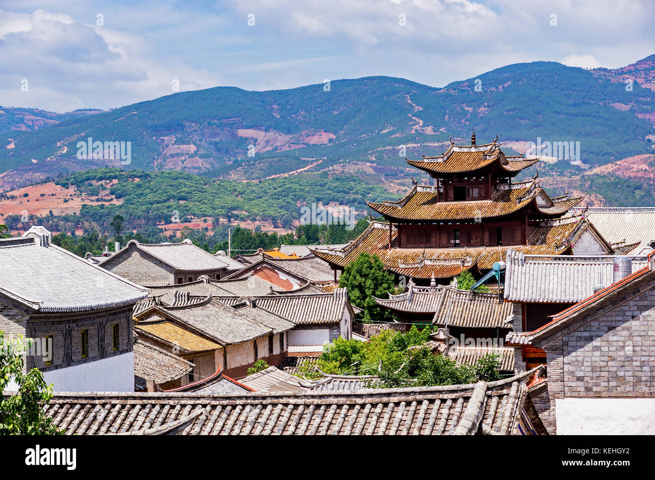 Cinese tradizionale di tetti di tegole di Dali - Yunnan in Cina Foto Stock