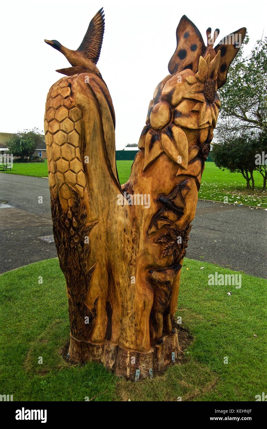 Scultura per motosega Mewsbrook Park realizzata in legno di Monterey Cypress, Littlehampton, Regno Unito Foto Stock