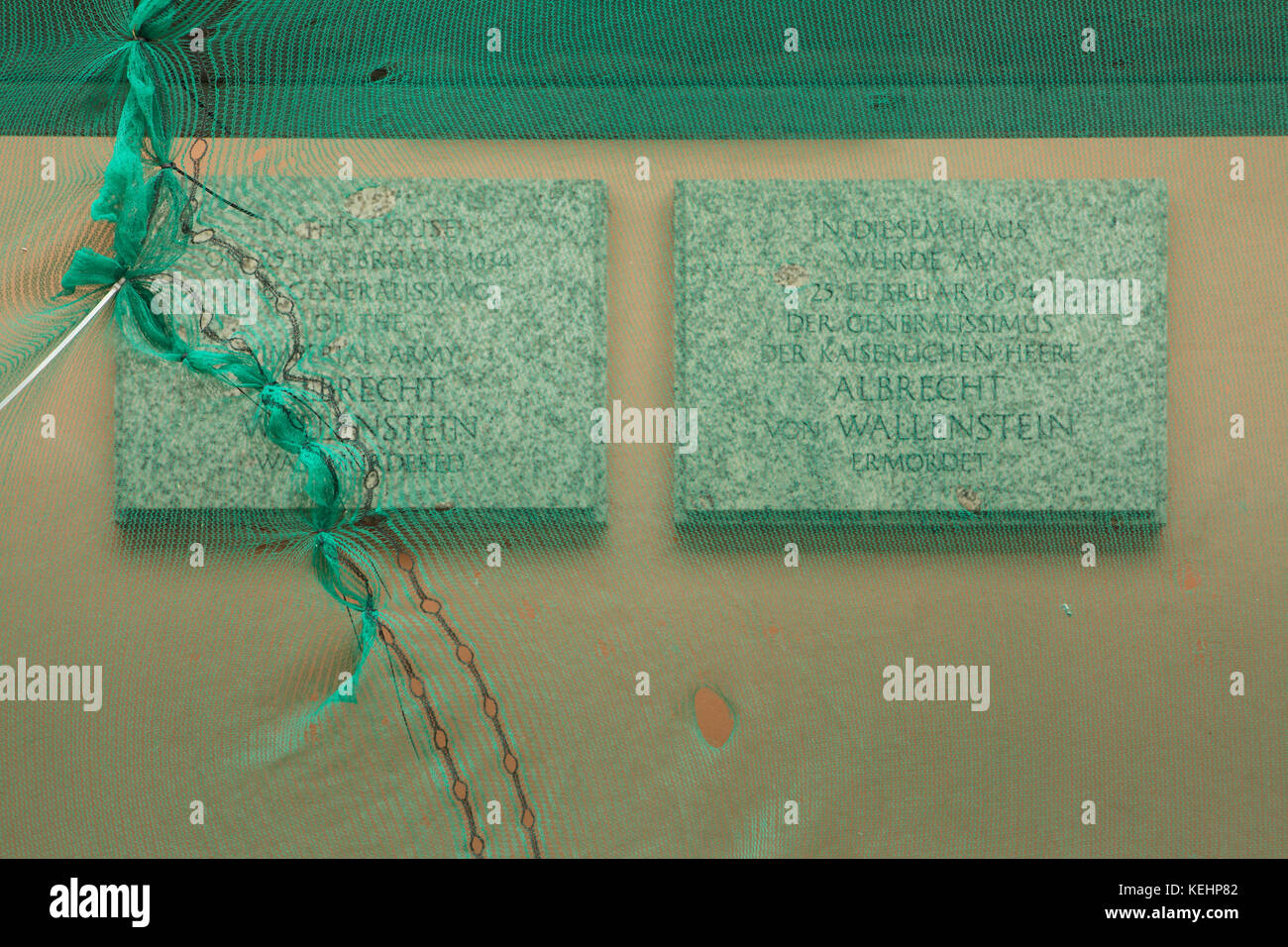 Lavori di restauro della casa dove Albrecht von Wallenstein è stato assassinato il 25 gennaio 1634 in Cheb, Repubblica Ceca. La casa in città piazza principale Krále Jiřího z Poděbrad è contrassegnato con la targa commemorativa e servito come il Museo della città (Muzeum Cheb) ora. Foto Stock