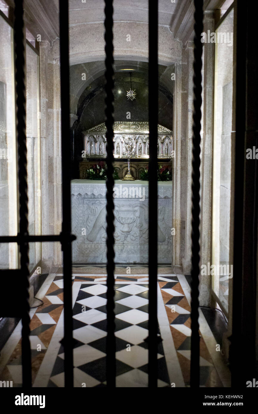 Cripta di San Giacomo reliquie nella cattedrale cattolica romana, Catedral de Santiago de Compostela, Galizia, Spagna Foto Stock