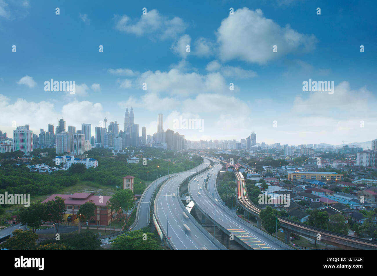 Kuala Lumpur vista dello skyline della citta' durante il giorno. Foto Stock