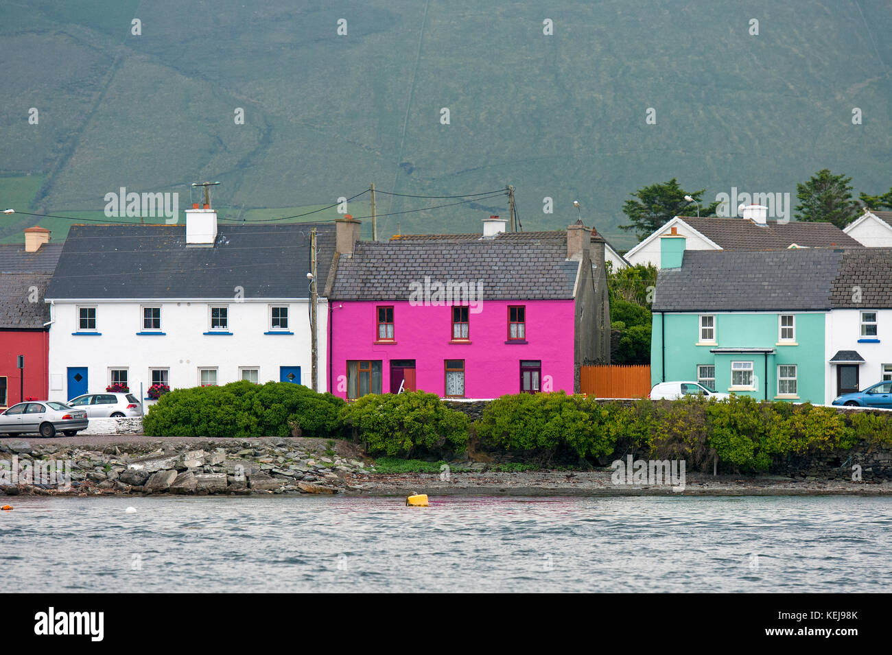 Case colorate in Portmagee, nella contea di Kerry, Irlanda Foto Stock