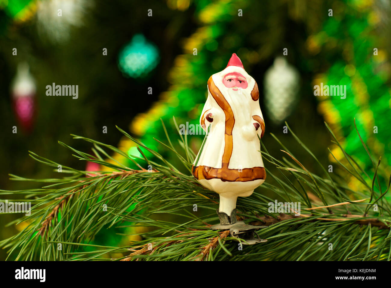 Babbo Natale o di nonno gelo con un sacco di doni sulla neve contro il  cielo, 3d Foto stock - Alamy