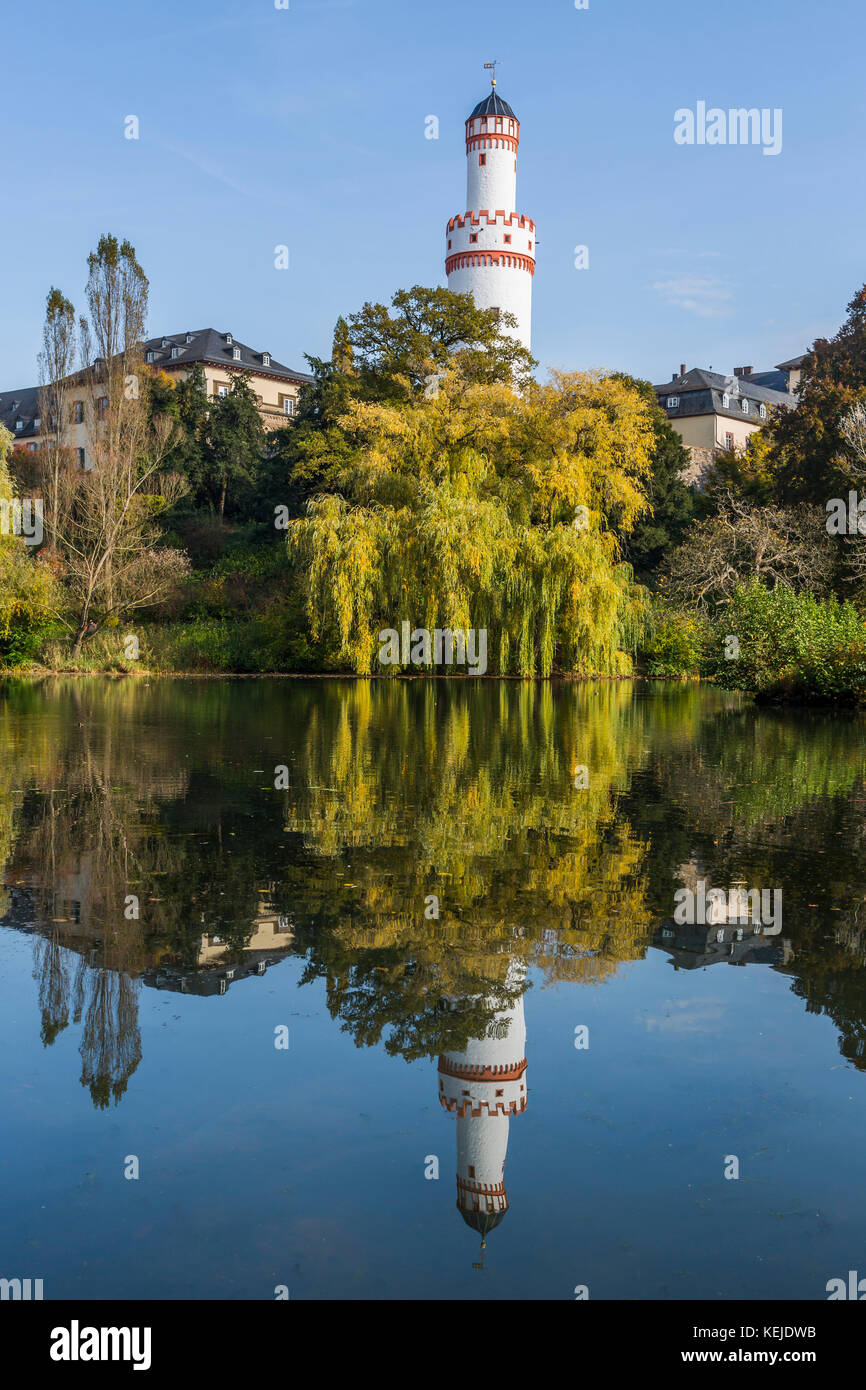 Il castello di Landgravio con torre bianca a Bad Homburg vor der Höhe, città termale in Germania Foto Stock